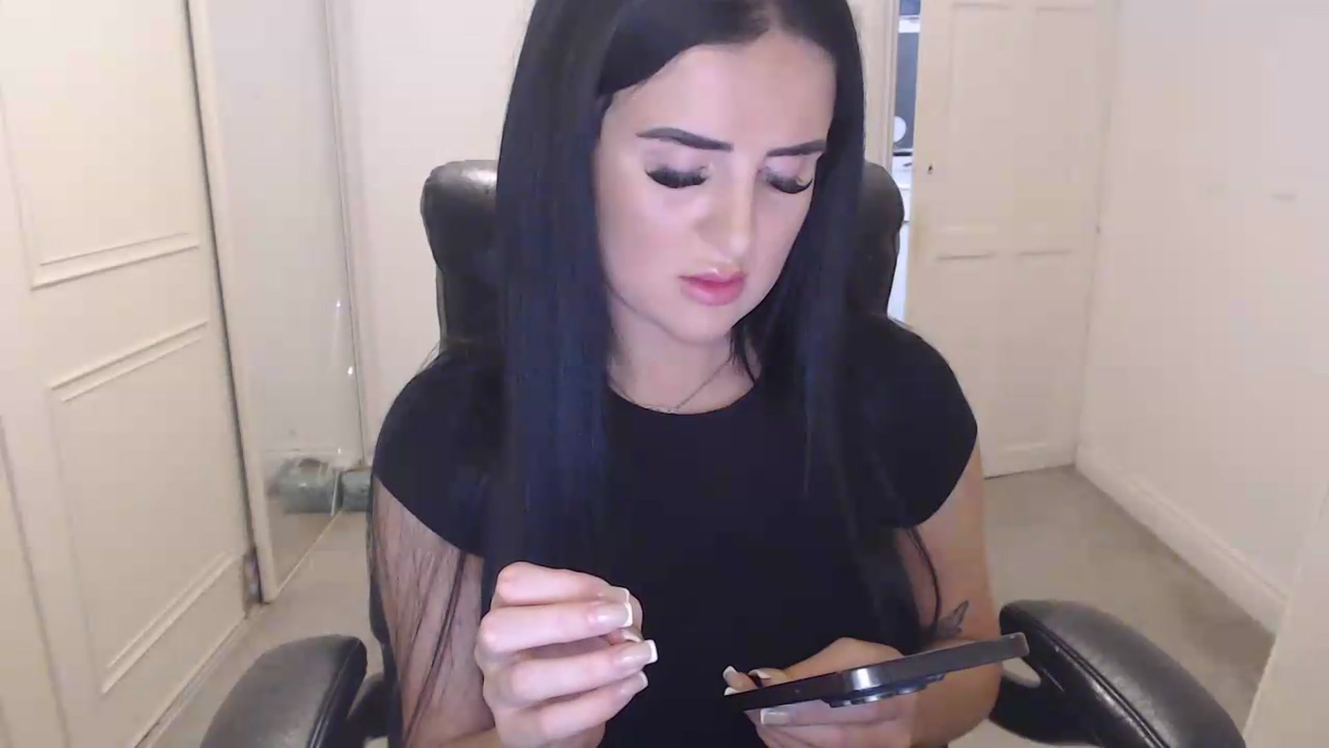 Gallery image thumbnail from Crystal_MFC's myfreecams stream on, 06/02/2026, 22:32 image 10 of 20