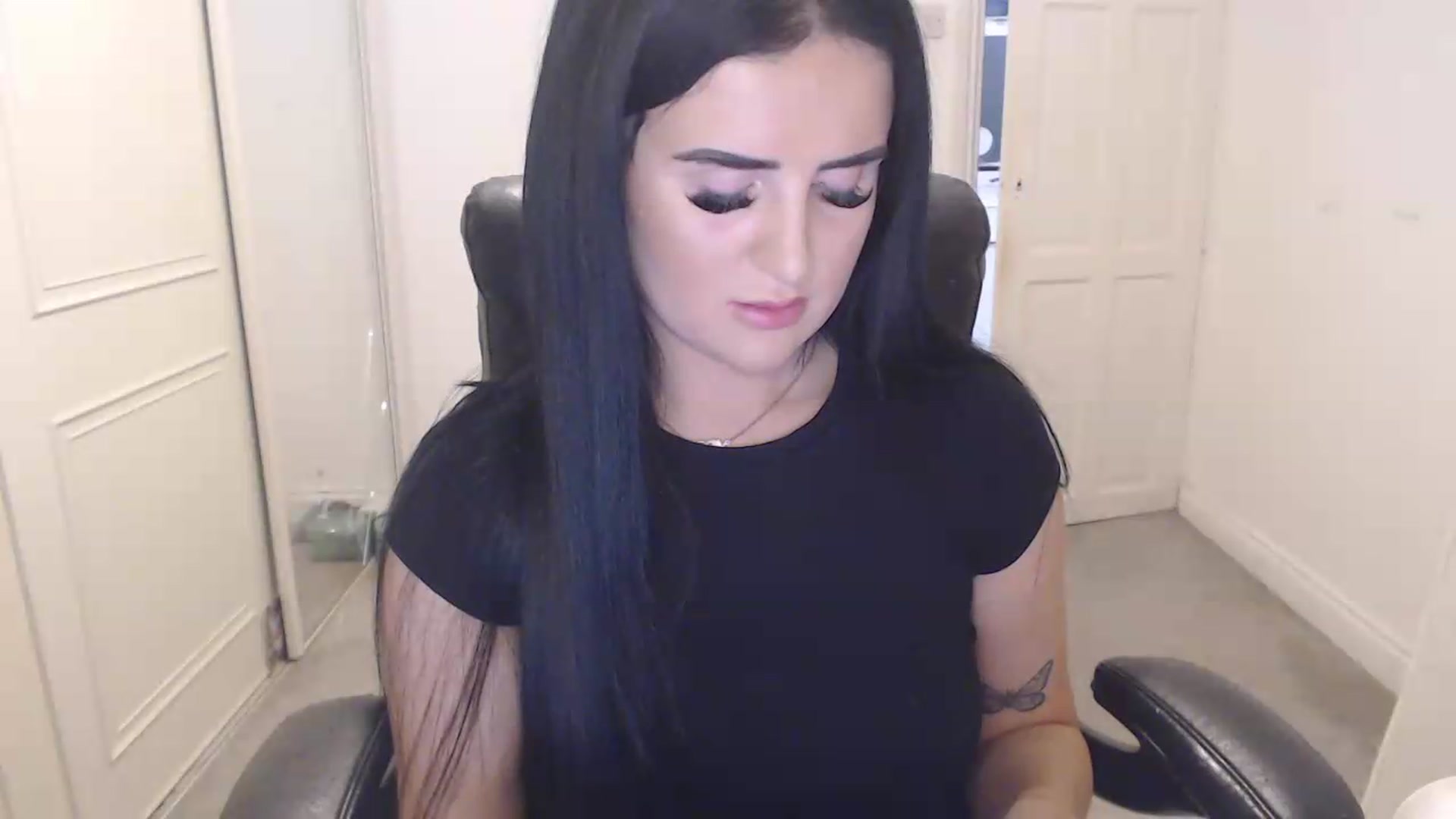 Gallery image thumbnail from Crystal_MFC's myfreecams stream on, 06/02/2026, 22:32 image 11 of 20