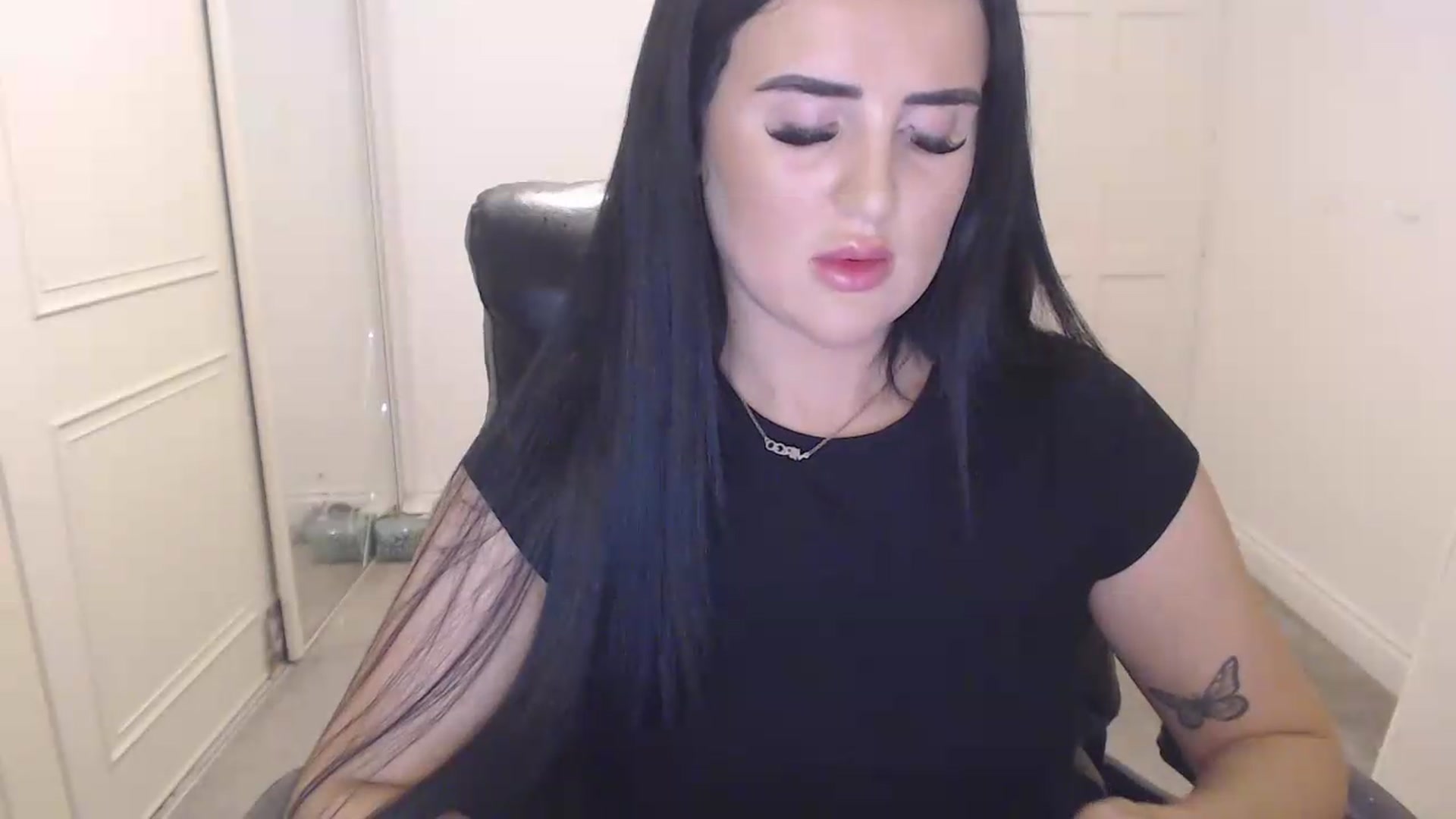 Gallery image thumbnail from Crystal_MFC's myfreecams stream on, 06/02/2026, 22:32 image 3 of 20