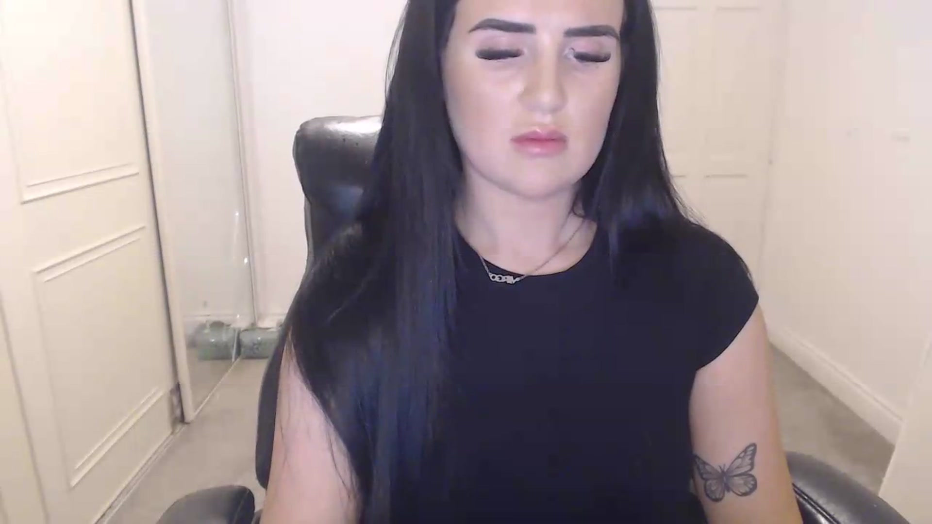 Gallery image thumbnail from Crystal_MFC's myfreecams stream on, 06/02/2026, 22:32 image 5 of 20