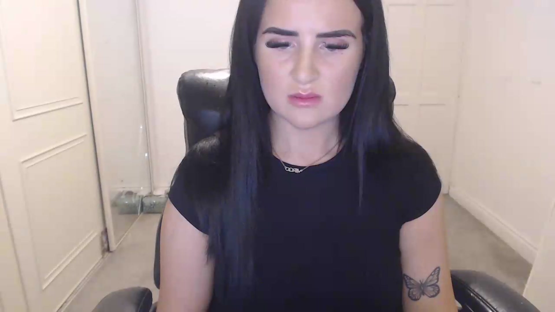 Gallery image thumbnail from Crystal_MFC's myfreecams stream on, 06/02/2026, 22:32 image 7 of 20