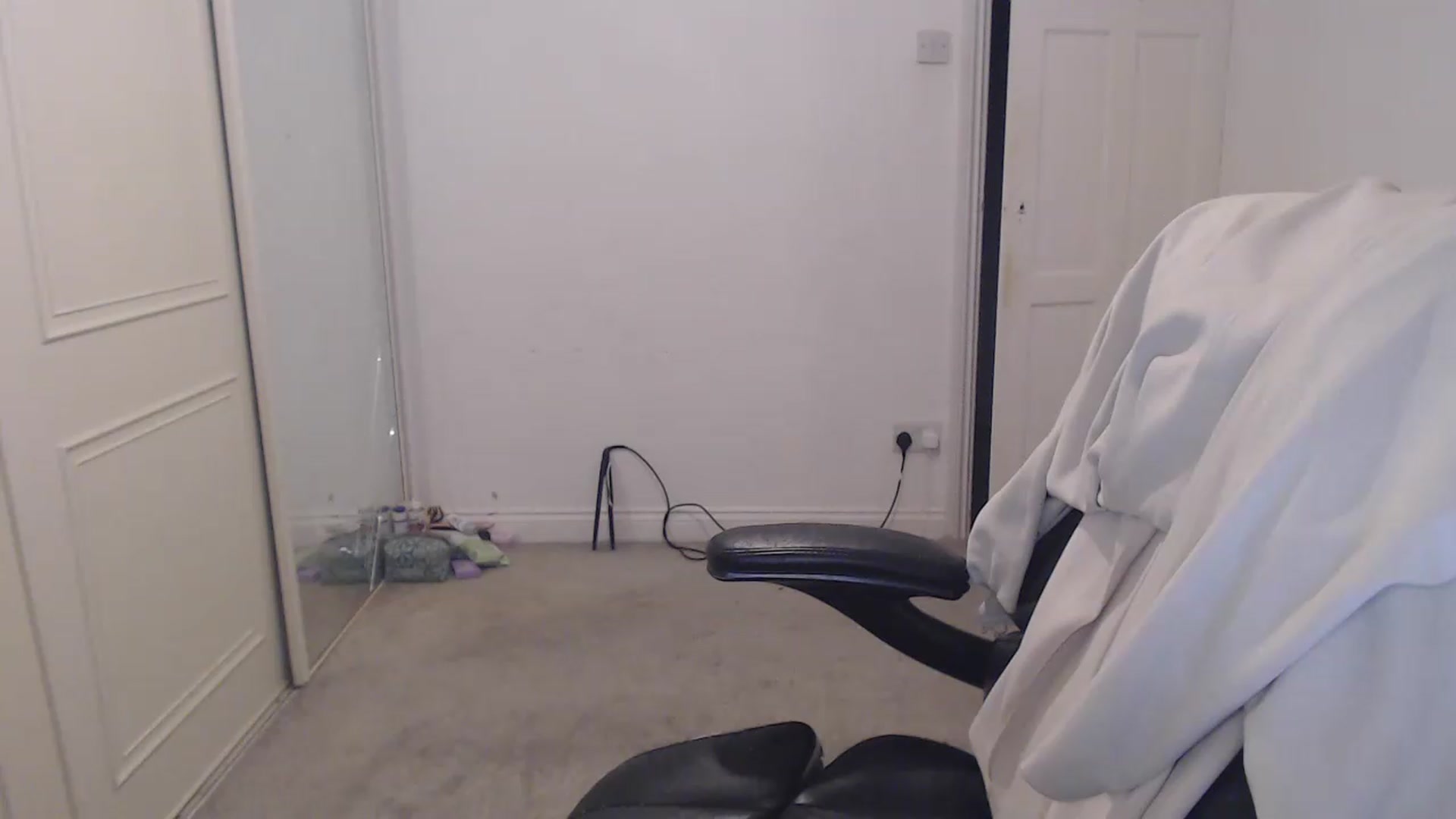 Gallery image thumbnail from Crystal_MFC's myfreecams stream on, 06/04/2026, 21:28 image 17 of 20