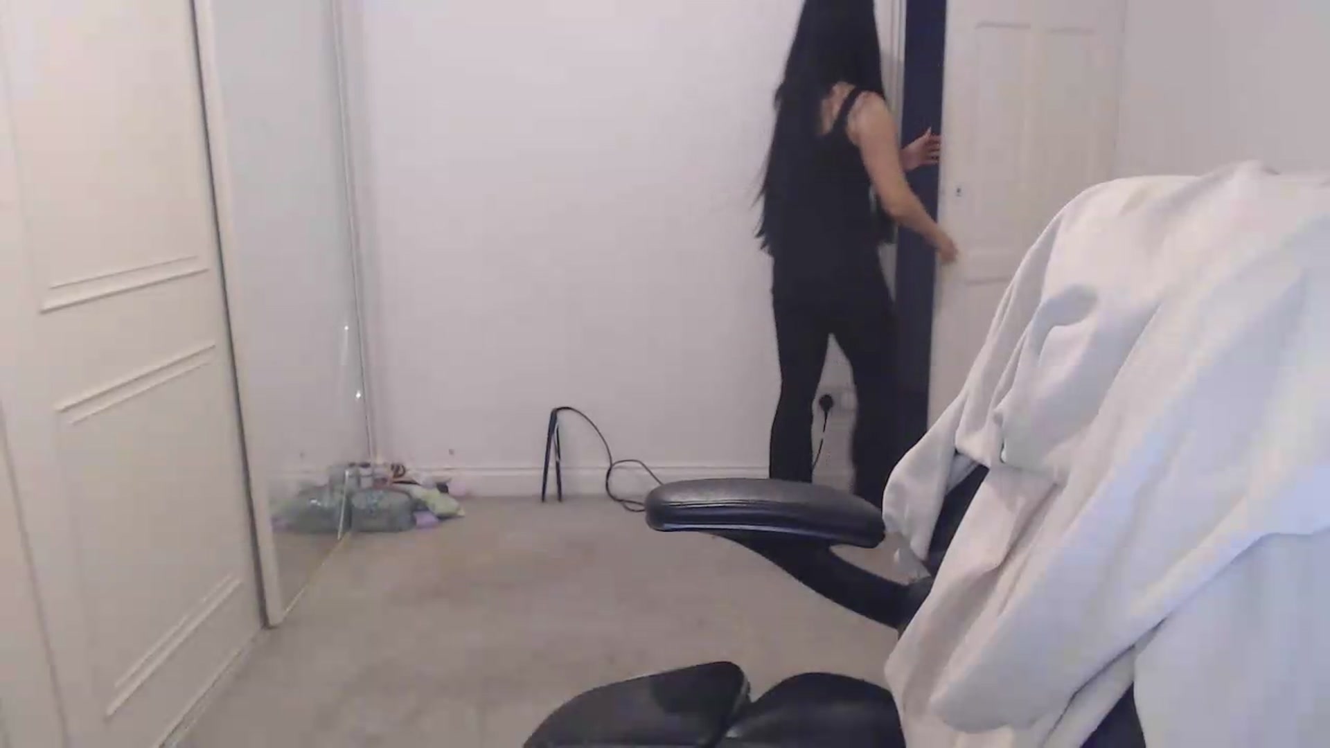 Gallery image thumbnail from Crystal_MFC's myfreecams stream on, 06/04/2026, 21:28 image 16 of 20