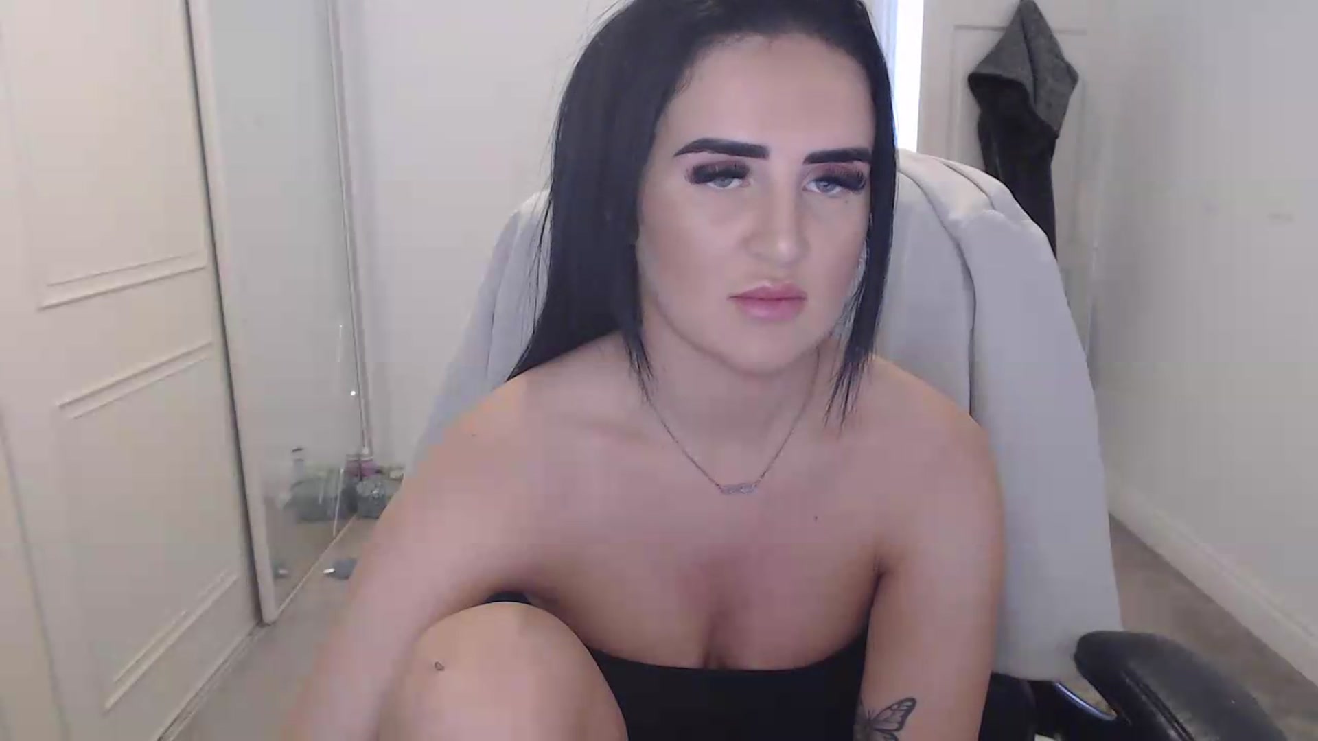 Gallery image thumbnail from Crystal_MFC's myfreecams stream on, 06/05/2026, 13:14 image 12 of 20