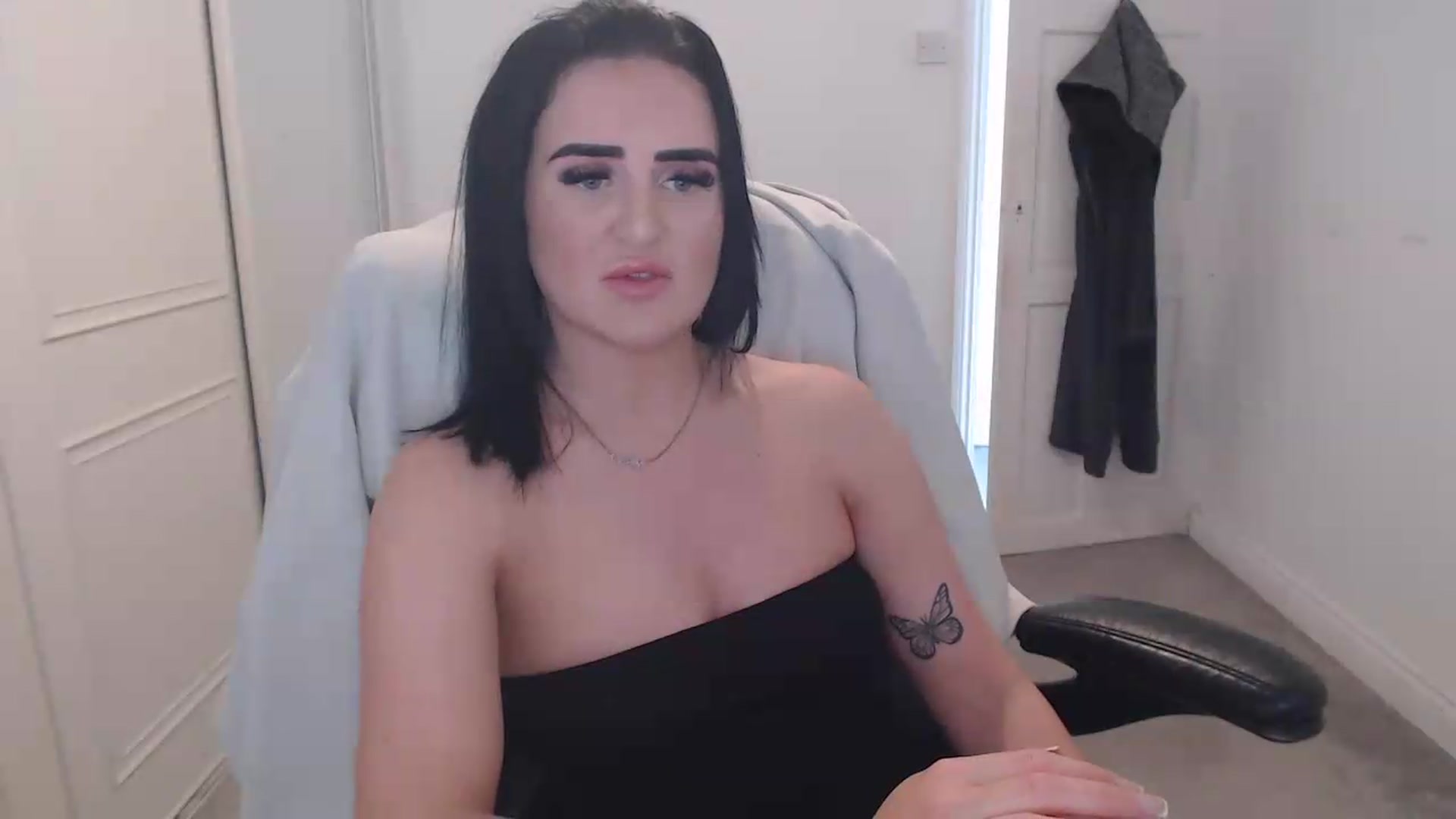 Gallery image thumbnail from Crystal_MFC's myfreecams stream on, 06/05/2026, 13:14 image 4 of 20