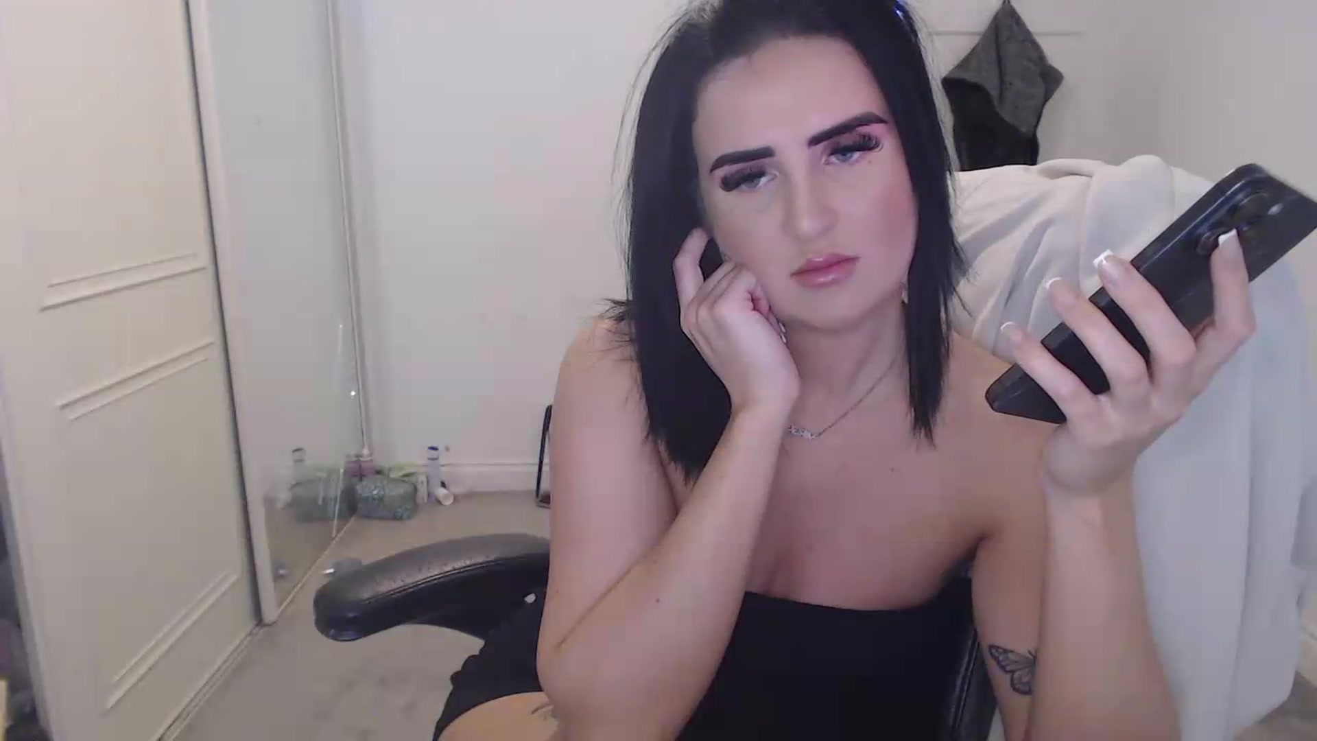 Gallery image thumbnail from Crystal_MFC's myfreecams stream on, 06/05/2026, 13:58 image 5 of 20