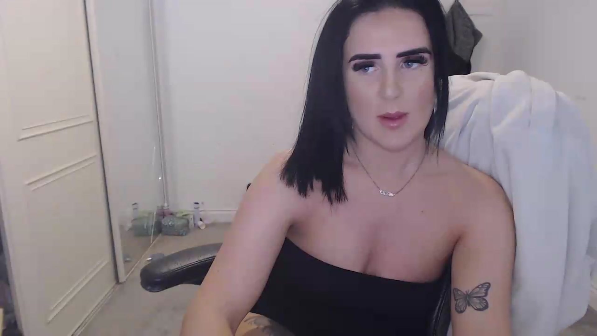 Gallery image thumbnail from Crystal_MFC's myfreecams stream on, 06/05/2026, 13:58 image 20 of 20