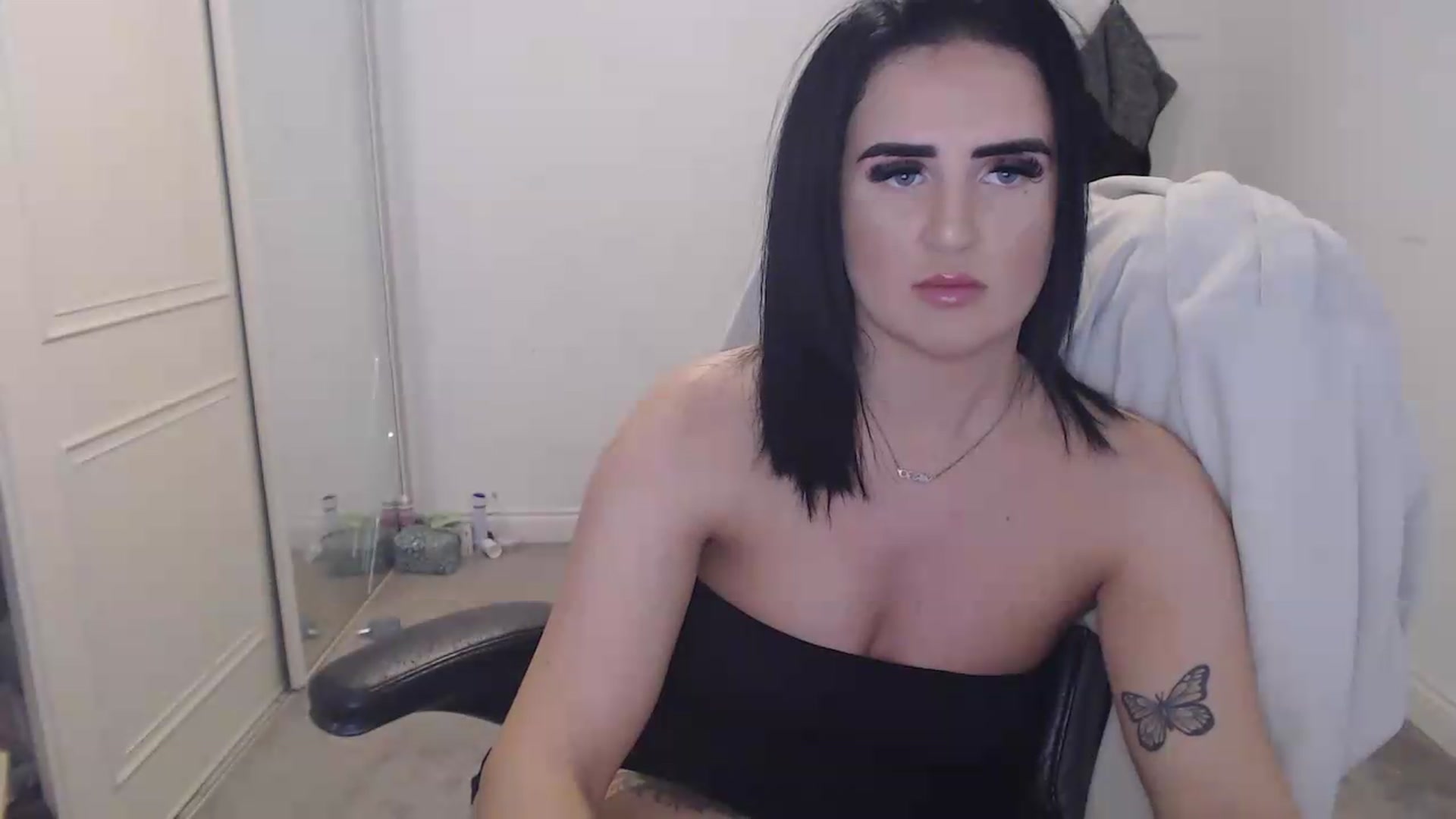 Gallery image thumbnail from Crystal_MFC's myfreecams stream on, 06/05/2026, 13:58 image 18 of 20