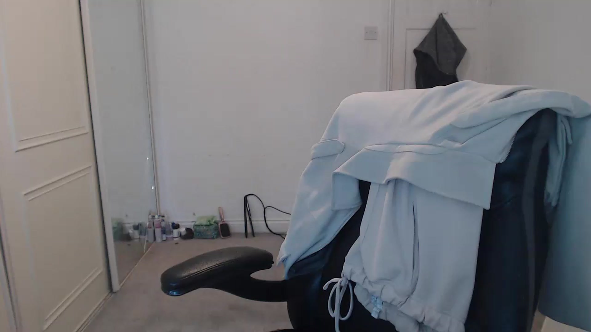 Gallery image thumbnail from Crystal_MFC's myfreecams stream on, 06/06/2026, 14:42 image 19 of 20