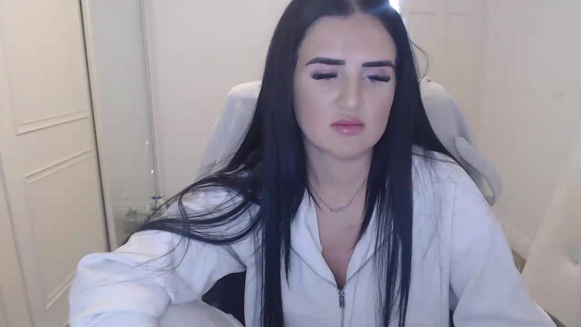Gallery image thumbnail from Crystal_MFC's myfreecams stream on, 06/07/2026, 18:59 image 16 of 20