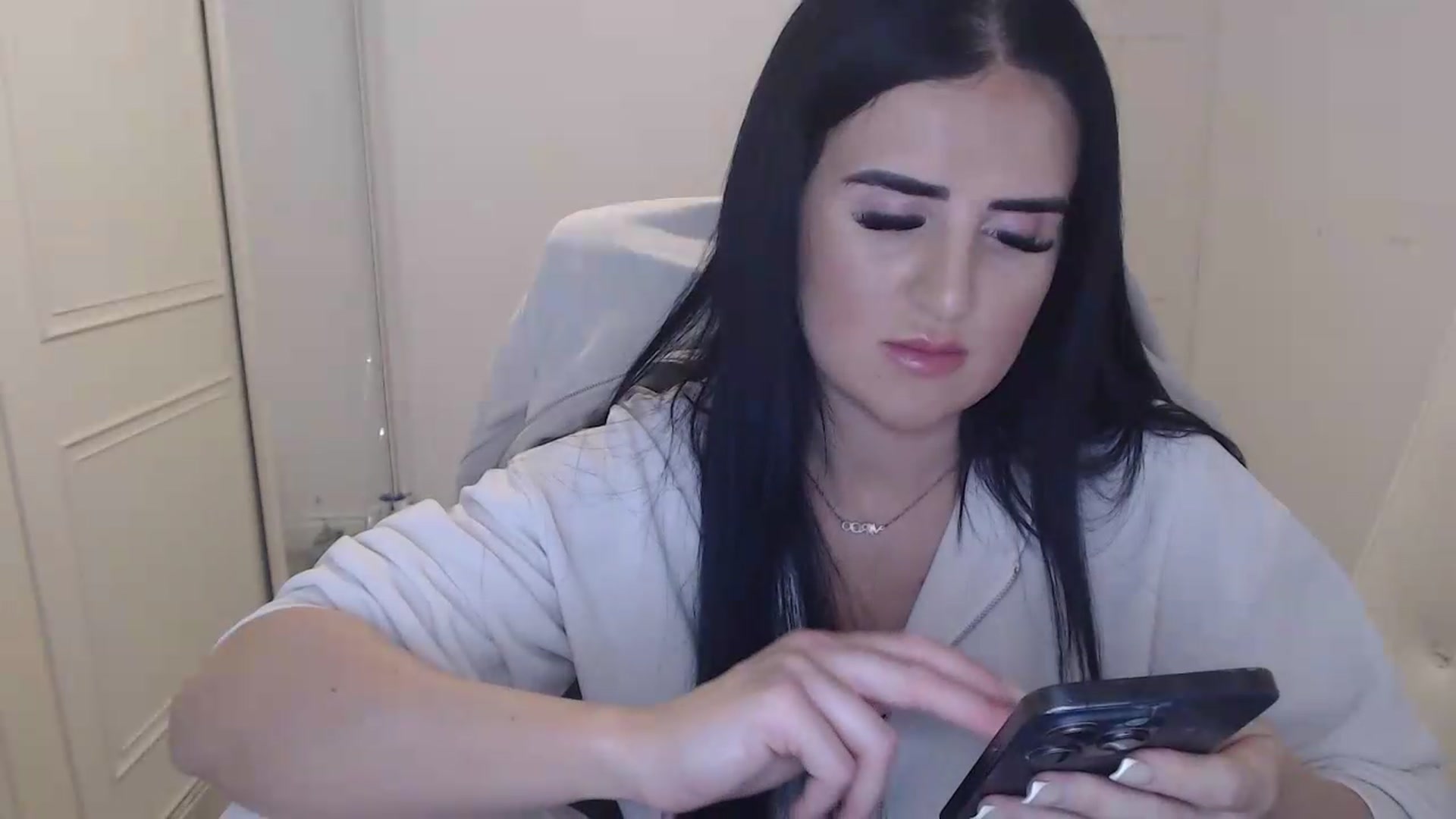 Gallery image thumbnail from Crystal_MFC's myfreecams stream on, 06/07/2026, 18:59 image 4 of 20