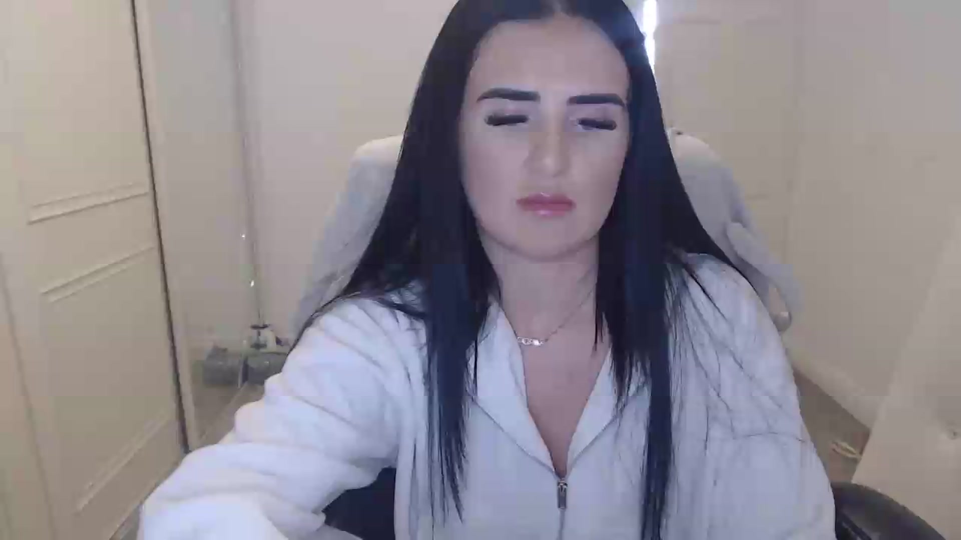 Gallery image thumbnail from Crystal_MFC's myfreecams stream on, 06/07/2026, 18:59 image 11 of 20