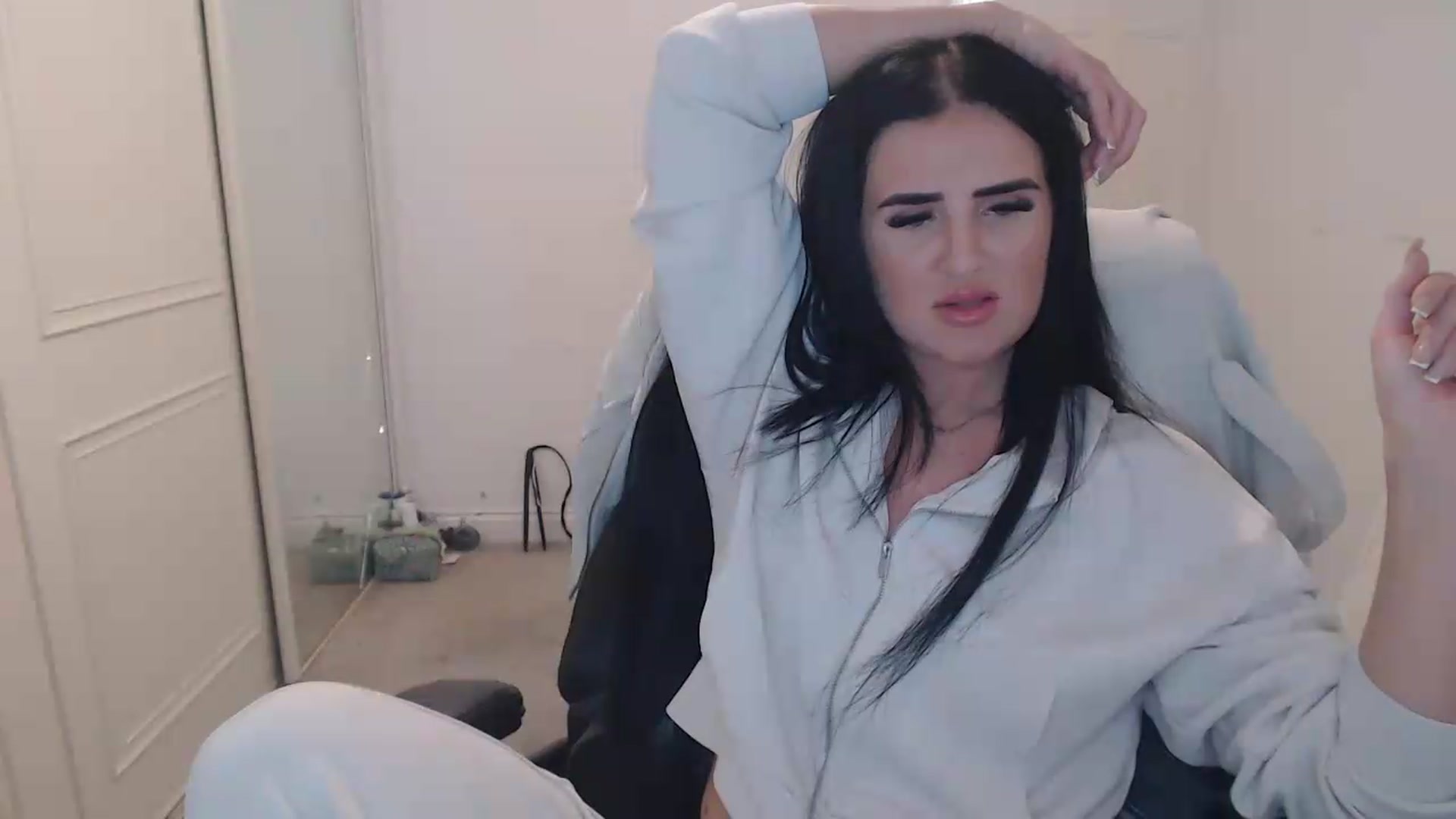 Gallery image thumbnail from Crystal_MFC's myfreecams stream on, 06/07/2026, 18:59 image 14 of 20