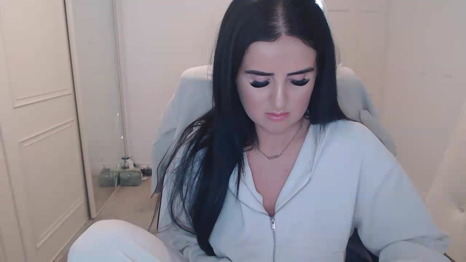 Gallery image thumbnail from Crystal_MFC's myfreecams stream on, 06/07/2026, 18:59 image 19 of 20