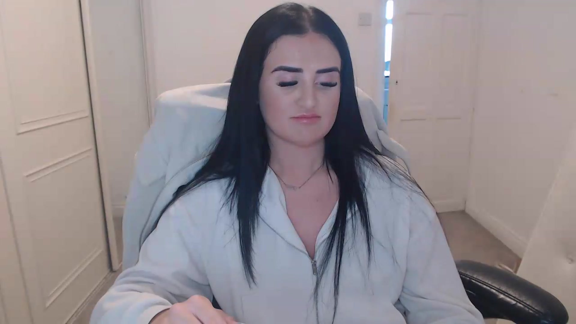 Gallery image thumbnail from Crystal_MFC's myfreecams stream on, 06/07/2026, 18:59 image 9 of 20