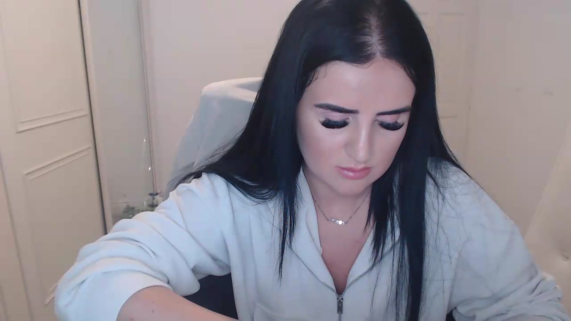 Gallery image thumbnail from Crystal_MFC's myfreecams stream on, 06/07/2026, 18:59 image 13 of 20