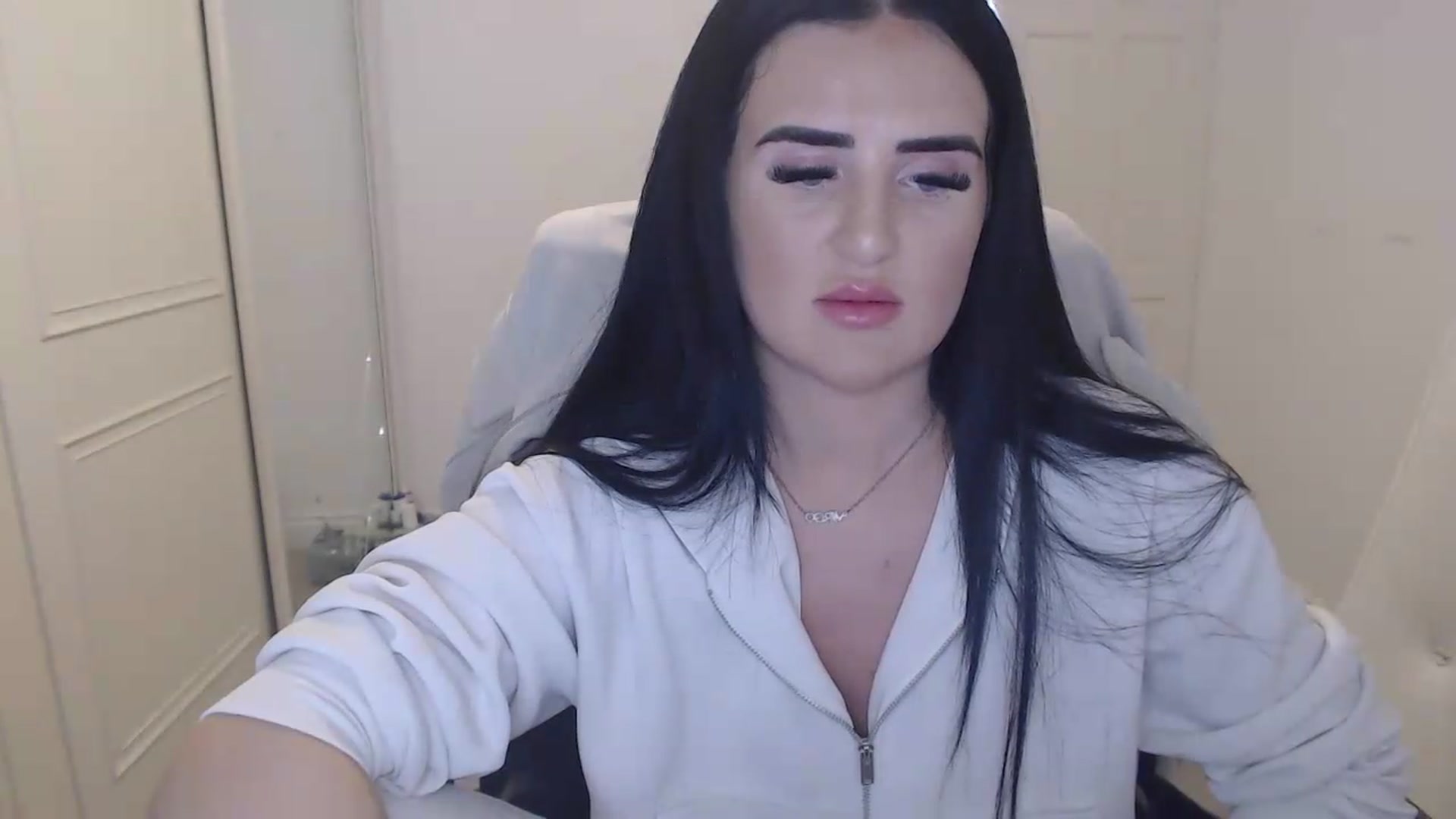 Gallery image thumbnail from Crystal_MFC's myfreecams stream on, 06/07/2026, 18:59 image 7 of 20