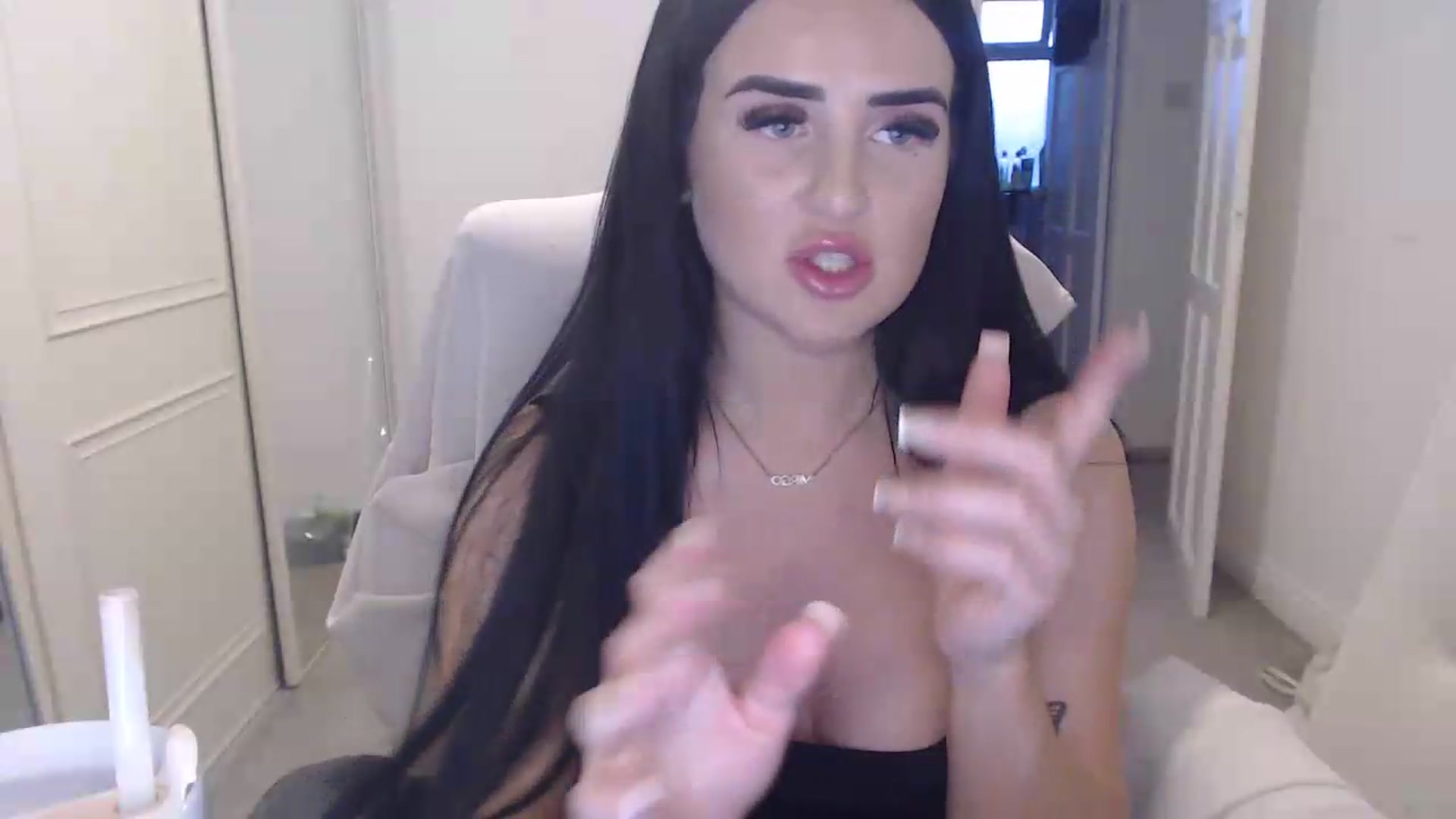 Gallery image thumbnail from Crystal_MFC's myfreecams stream on, 06/08/2026, 23:27 image 3 of 20