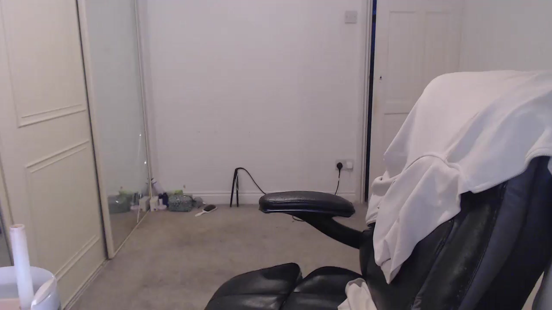 Gallery image thumbnail from Crystal_MFC's myfreecams stream on, 06/08/2026, 23:27 image 8 of 20