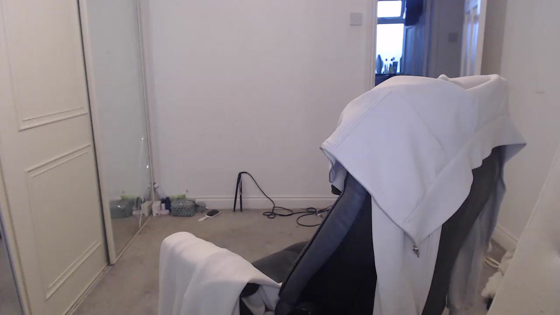 Gallery image thumbnail from Crystal_MFC's myfreecams stream on, 06/08/2026, 23:27 image 2 of 20