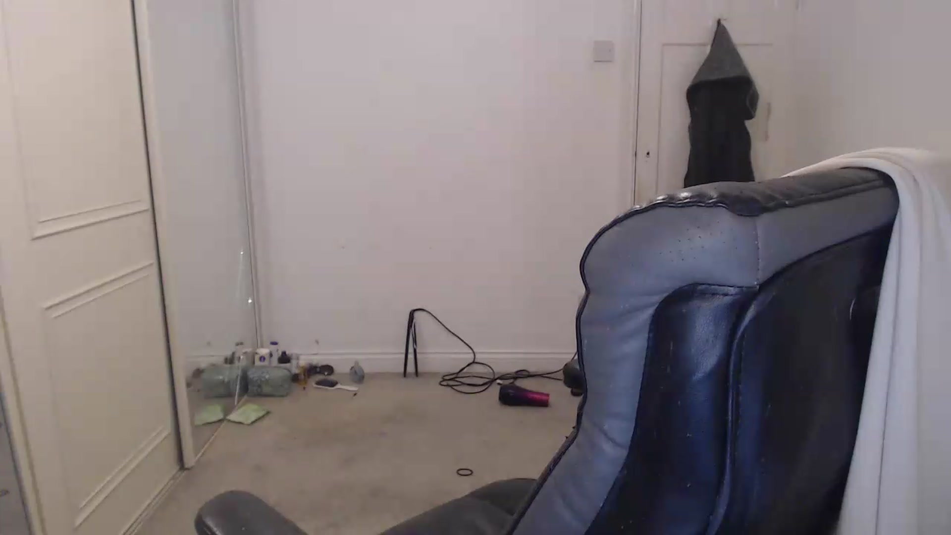 Gallery image thumbnail from Crystal_MFC's myfreecams stream on, 06/09/2026, 22:50 image 4 of 20