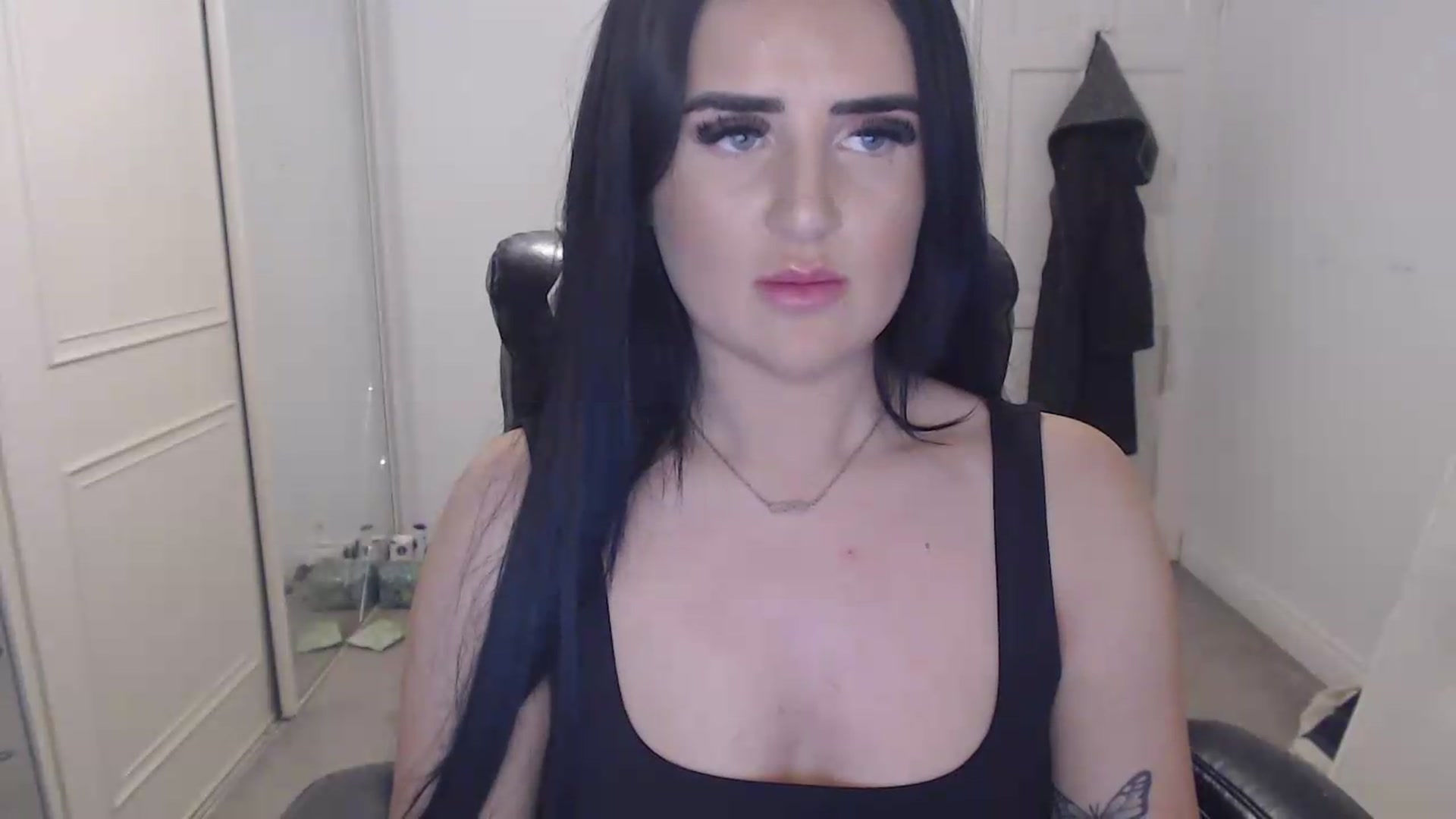 Gallery image thumbnail from Crystal_MFC's myfreecams stream on, 06/09/2026, 22:50 image 2 of 20