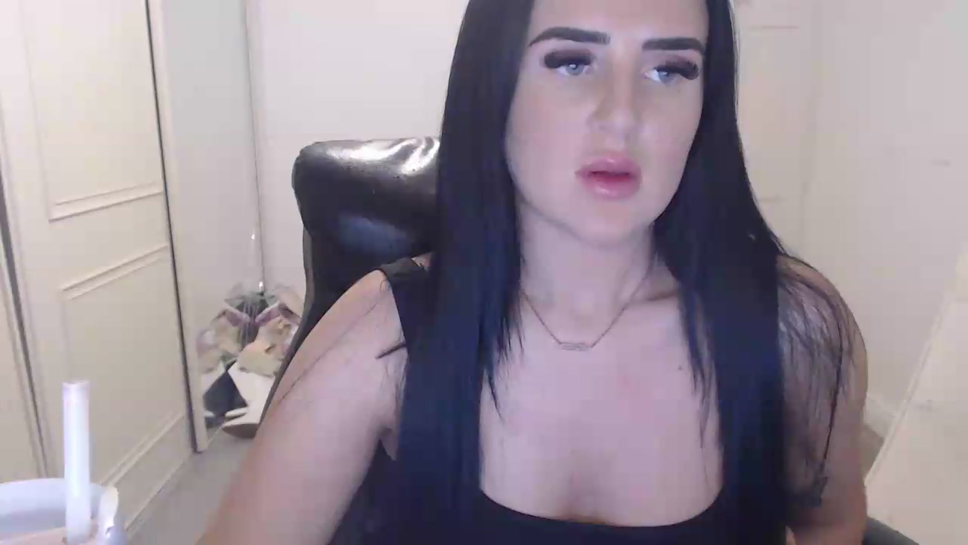 Gallery image thumbnail from Crystal_MFC's myfreecams stream on, 06/11/2026, 21:52 image 16 of 20