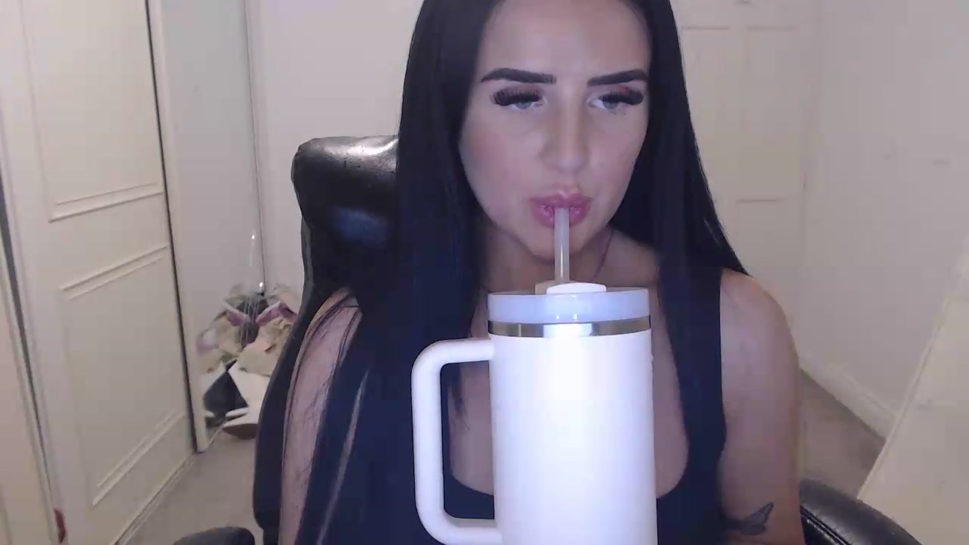 Gallery image thumbnail from Crystal_MFC's myfreecams stream on, 06/11/2026, 21:52 image 13 of 20