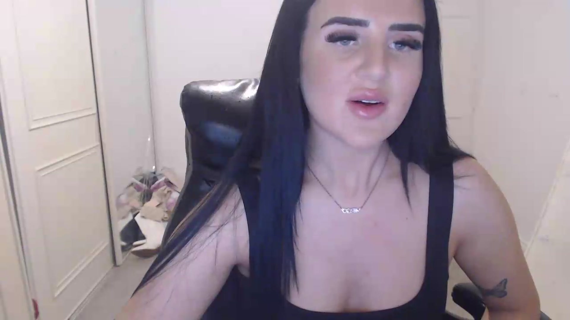 Gallery image thumbnail from Crystal_MFC's myfreecams stream on, 06/11/2026, 21:52 image 6 of 20