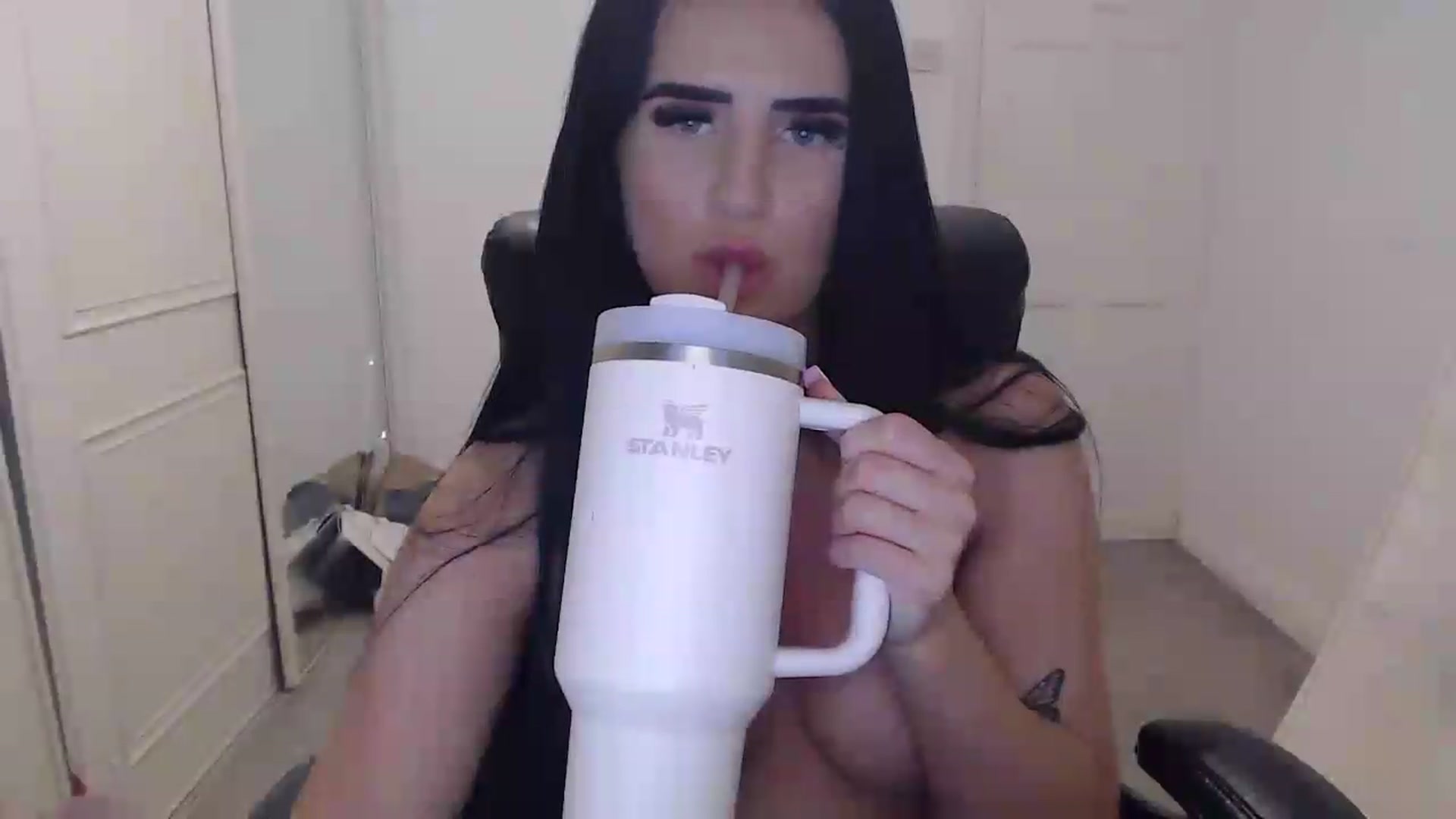 Gallery image thumbnail from Crystal_MFC's myfreecams stream on, 06/12/2026, 20:49 image 5 of 20