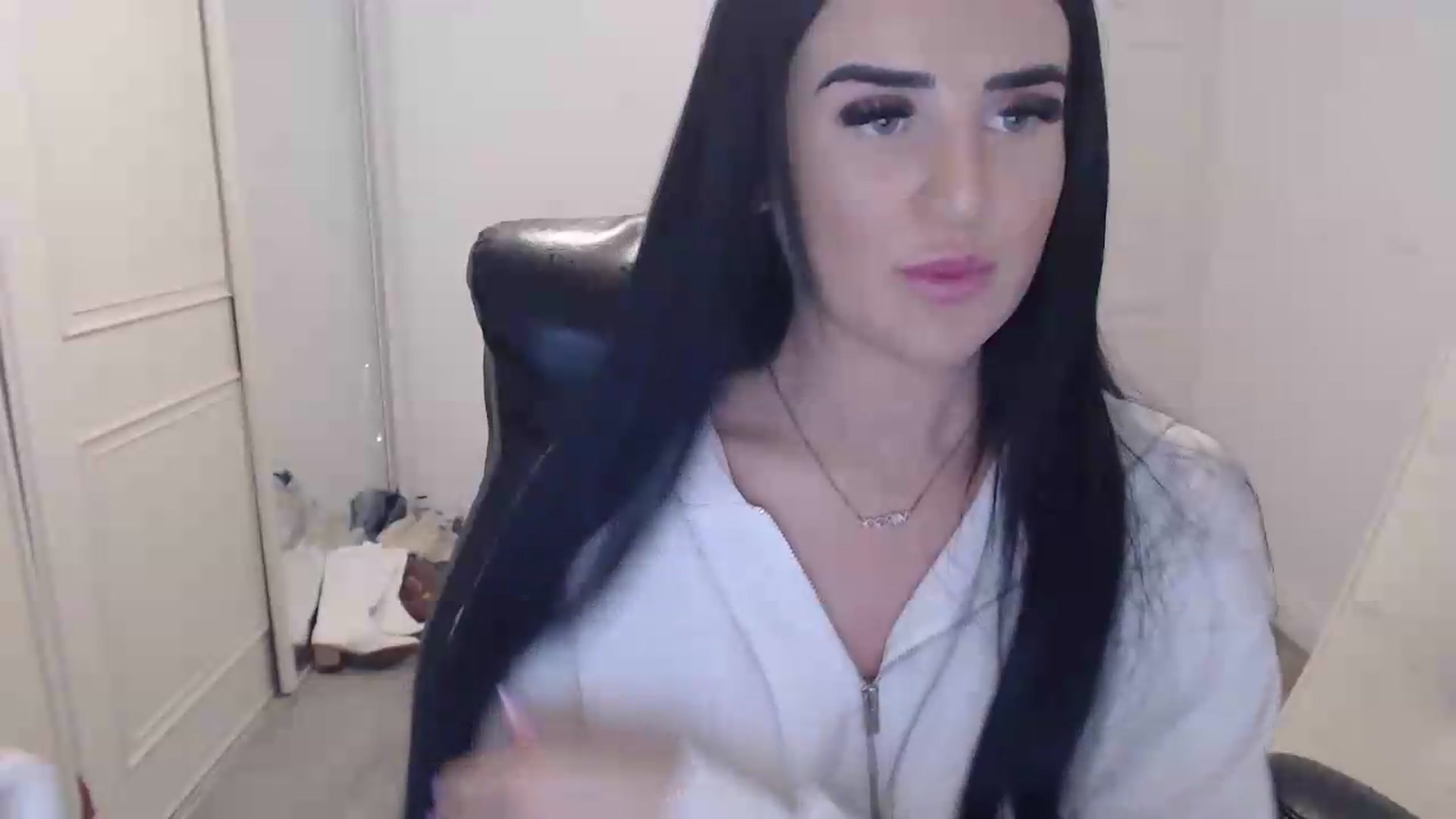 Gallery image thumbnail from Crystal_MFC's myfreecams stream on, 06/13/2026, 14:11 image 3 of 20