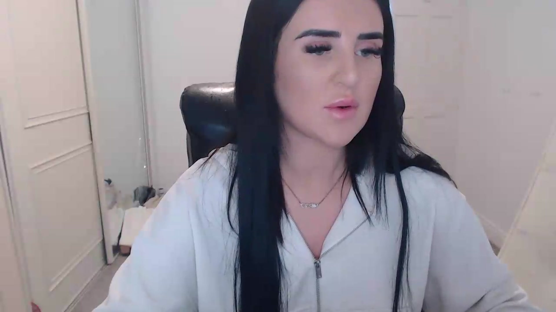 Gallery image thumbnail from Crystal_MFC's myfreecams stream on, 06/13/2026, 14:11 image 6 of 20