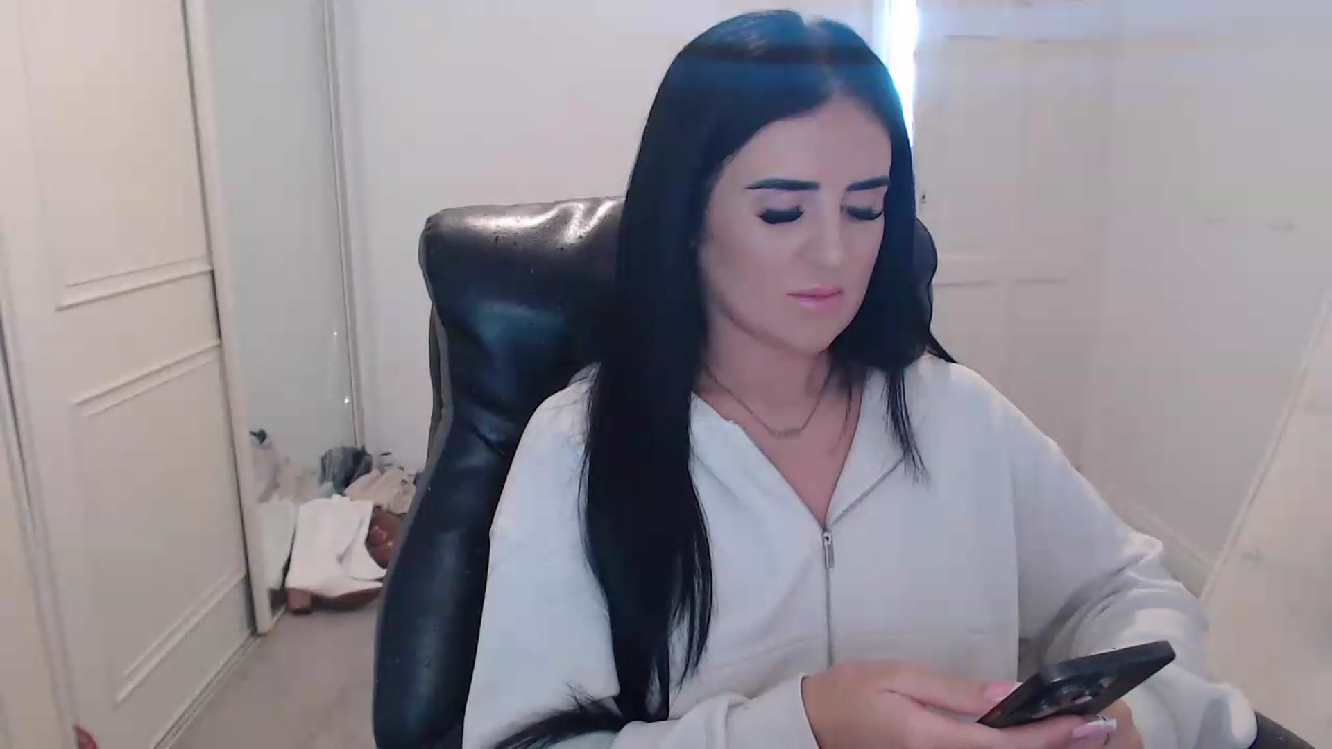 Gallery image thumbnail from Crystal_MFC's myfreecams stream on, 06/13/2026, 14:11 image 5 of 20