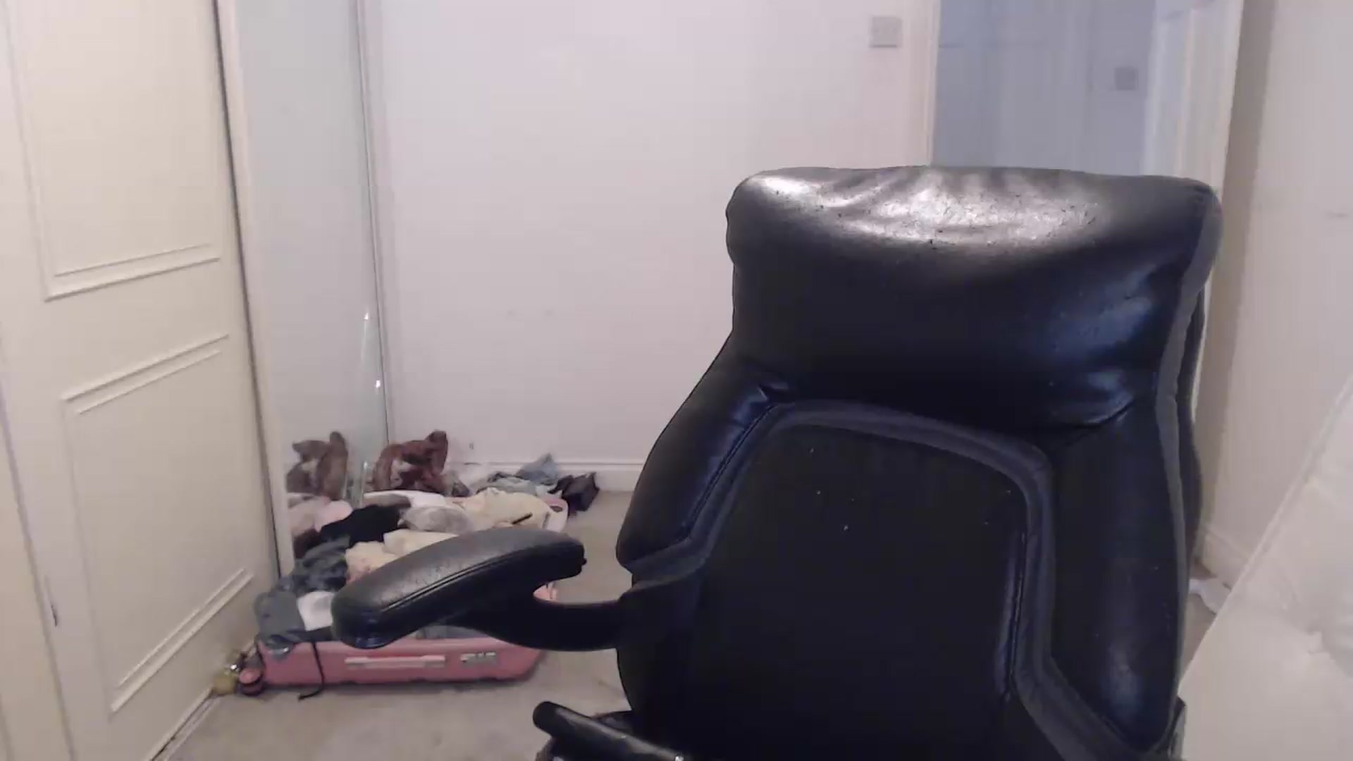 Gallery image thumbnail from Crystal_MFC's myfreecams stream on, 06/19/2026, 20:23 image 6 of 20