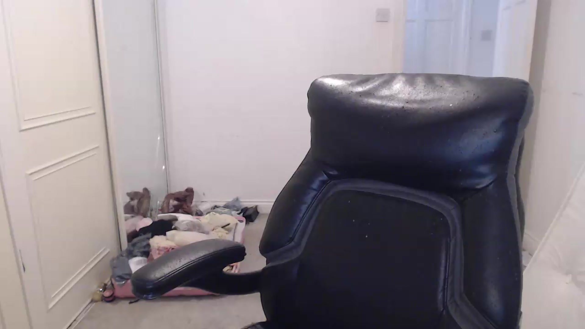 Gallery image thumbnail from Crystal_MFC's myfreecams stream on, 06/19/2026, 20:23 image 1 of 20