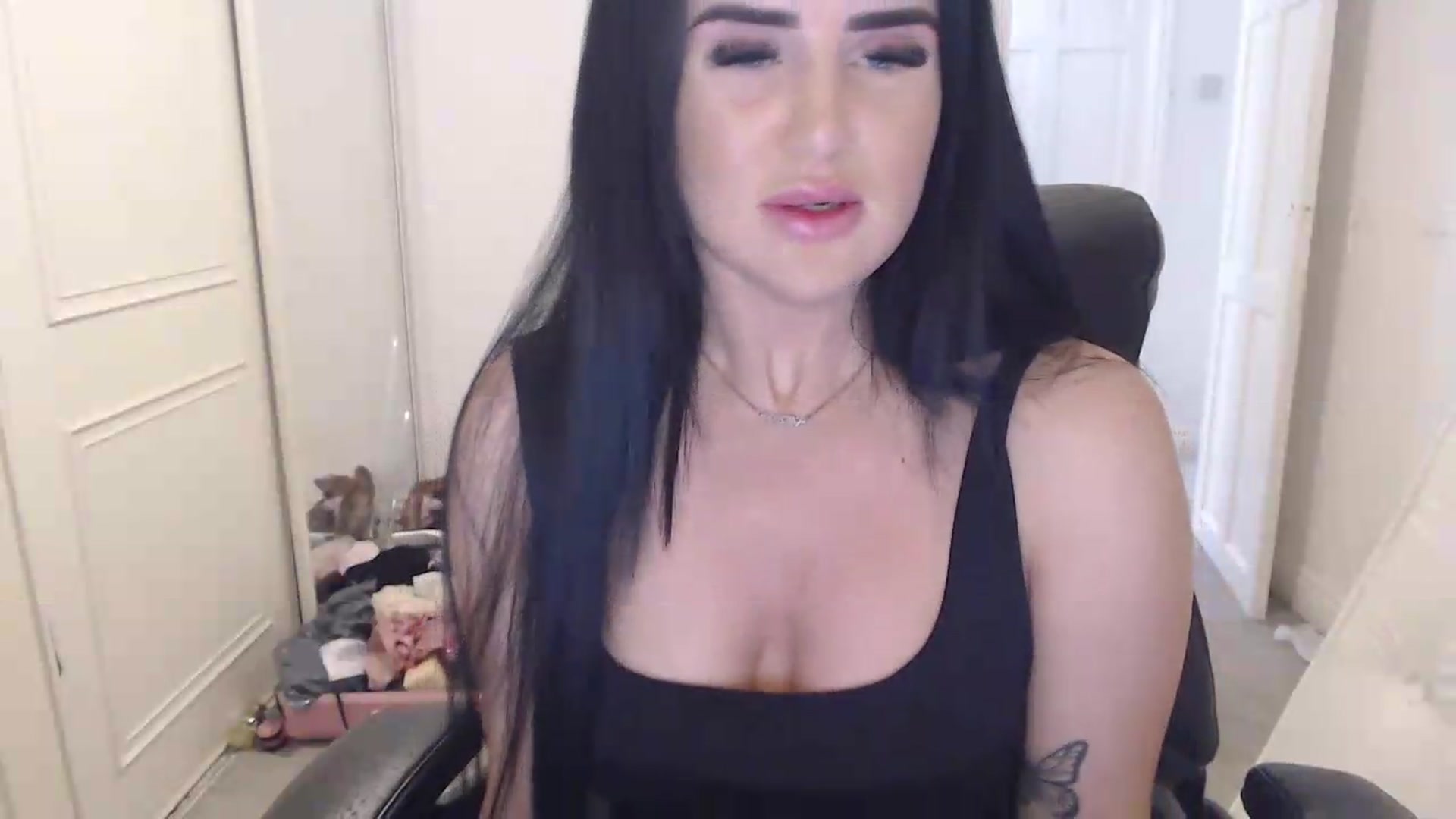Gallery image thumbnail from Crystal_MFC's myfreecams stream on, 06/19/2026, 20:23 image 2 of 20