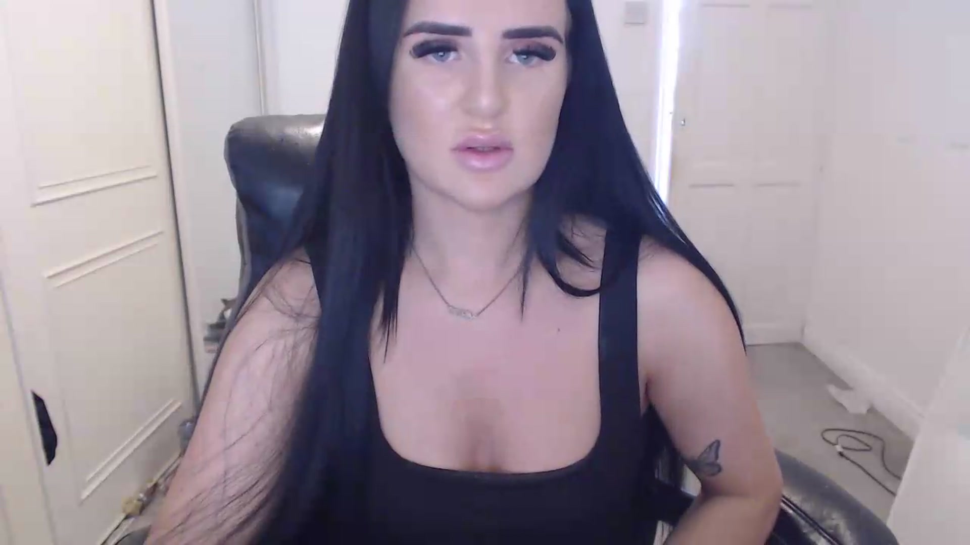 Gallery image thumbnail from Crystal_MFC's myfreecams stream on, 06/20/2026, 13:19 image 6 of 20