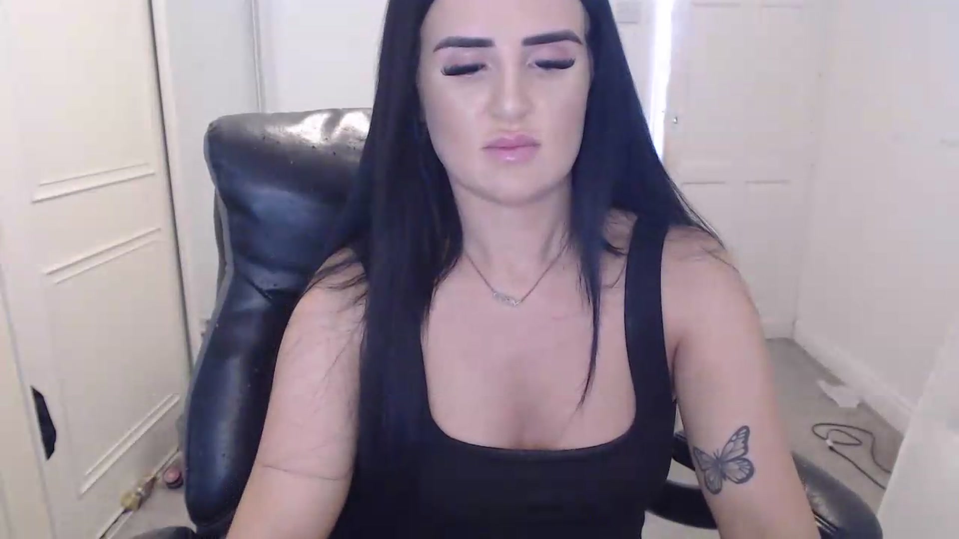 Gallery image thumbnail from Crystal_MFC's myfreecams stream on, 06/20/2026, 13:19 image 12 of 20