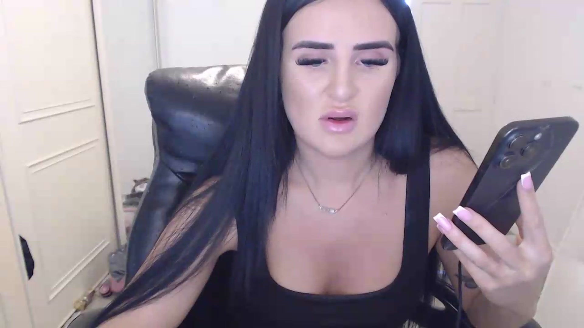 Gallery image thumbnail from Crystal_MFC's myfreecams stream on, 06/20/2026, 13:19 image 10 of 20
