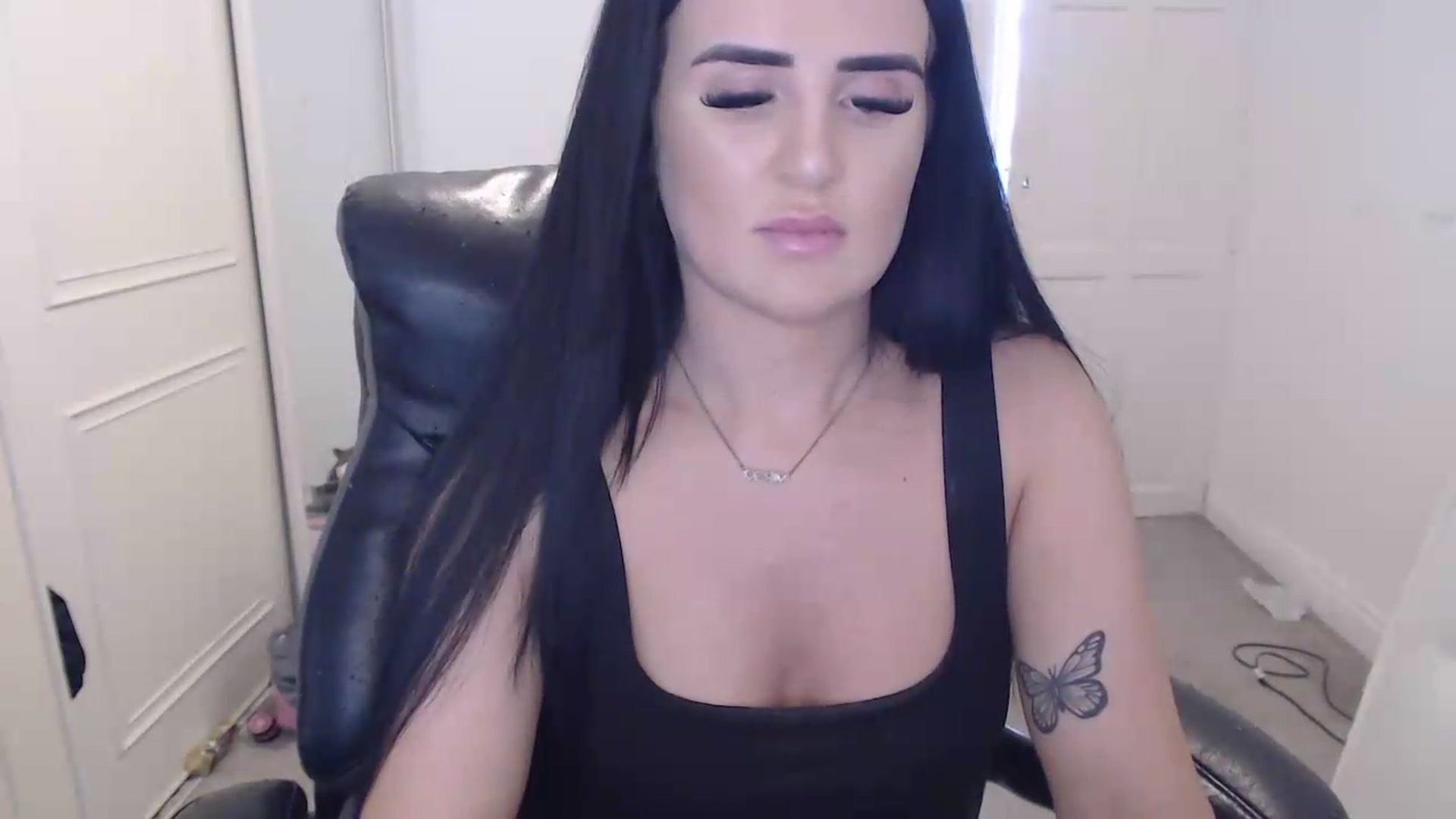 Gallery image thumbnail from Crystal_MFC's myfreecams stream on, 06/20/2026, 13:19 image 9 of 20