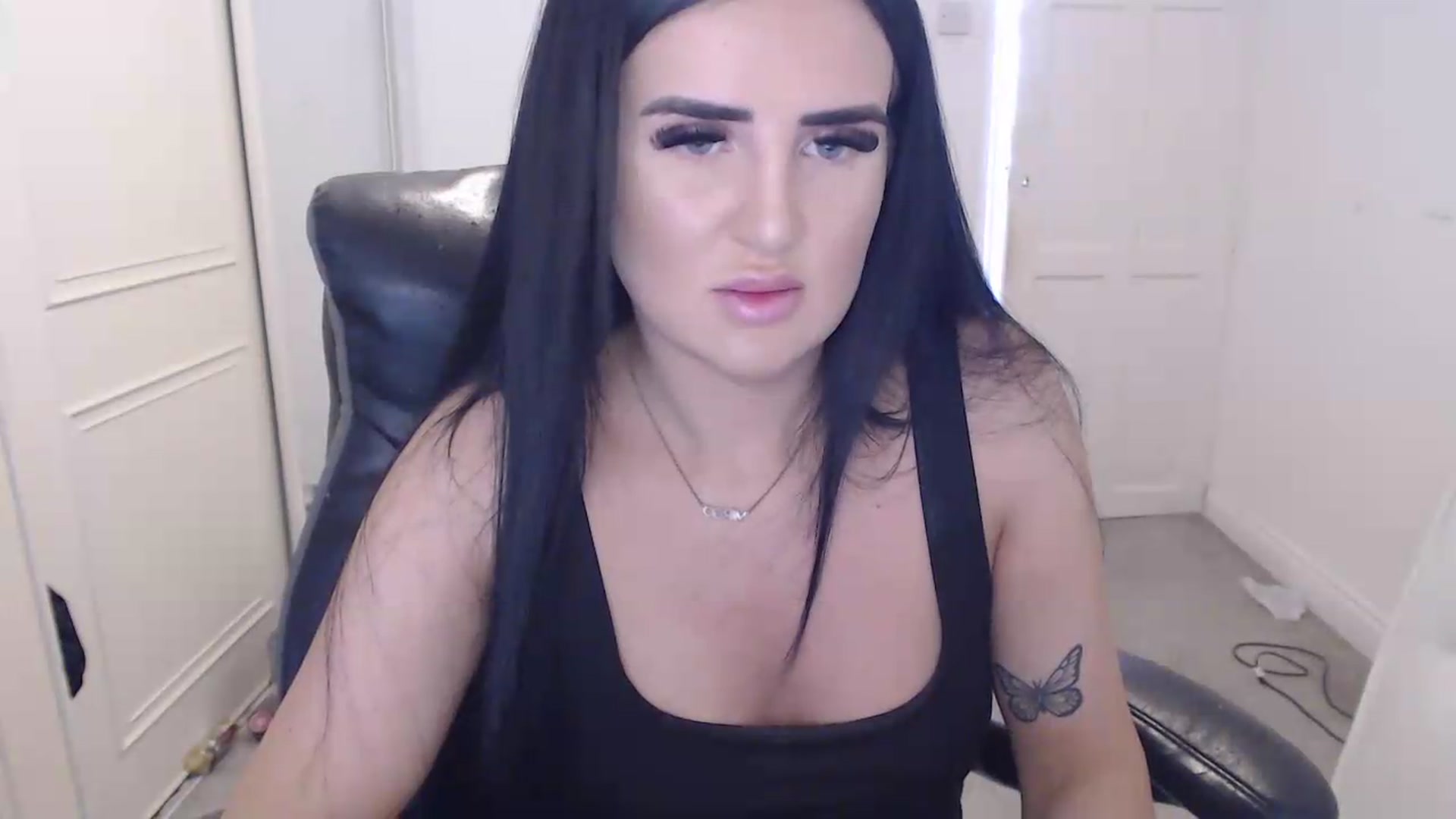 Gallery image thumbnail from Crystal_MFC's myfreecams stream on, 06/20/2026, 13:19 image 13 of 20
