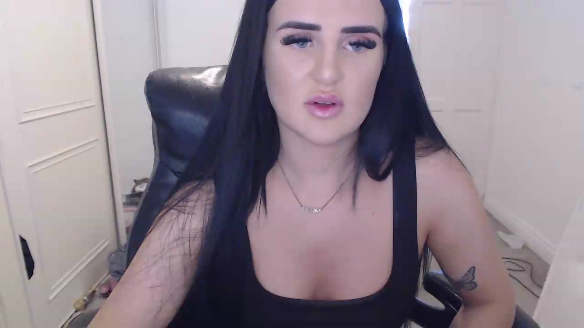 Gallery image thumbnail from Crystal_MFC's myfreecams stream on, 06/20/2026, 13:19 image 11 of 20