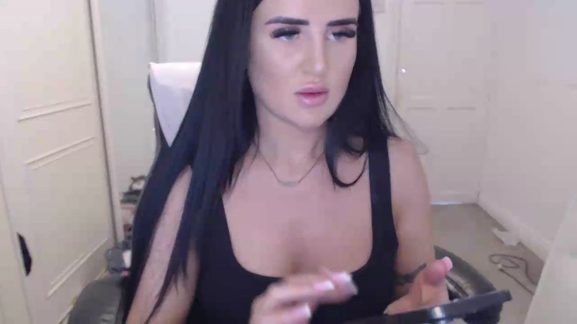 Gallery image thumbnail from Crystal_MFC's myfreecams stream on, 06/20/2026, 13:19 image 16 of 20