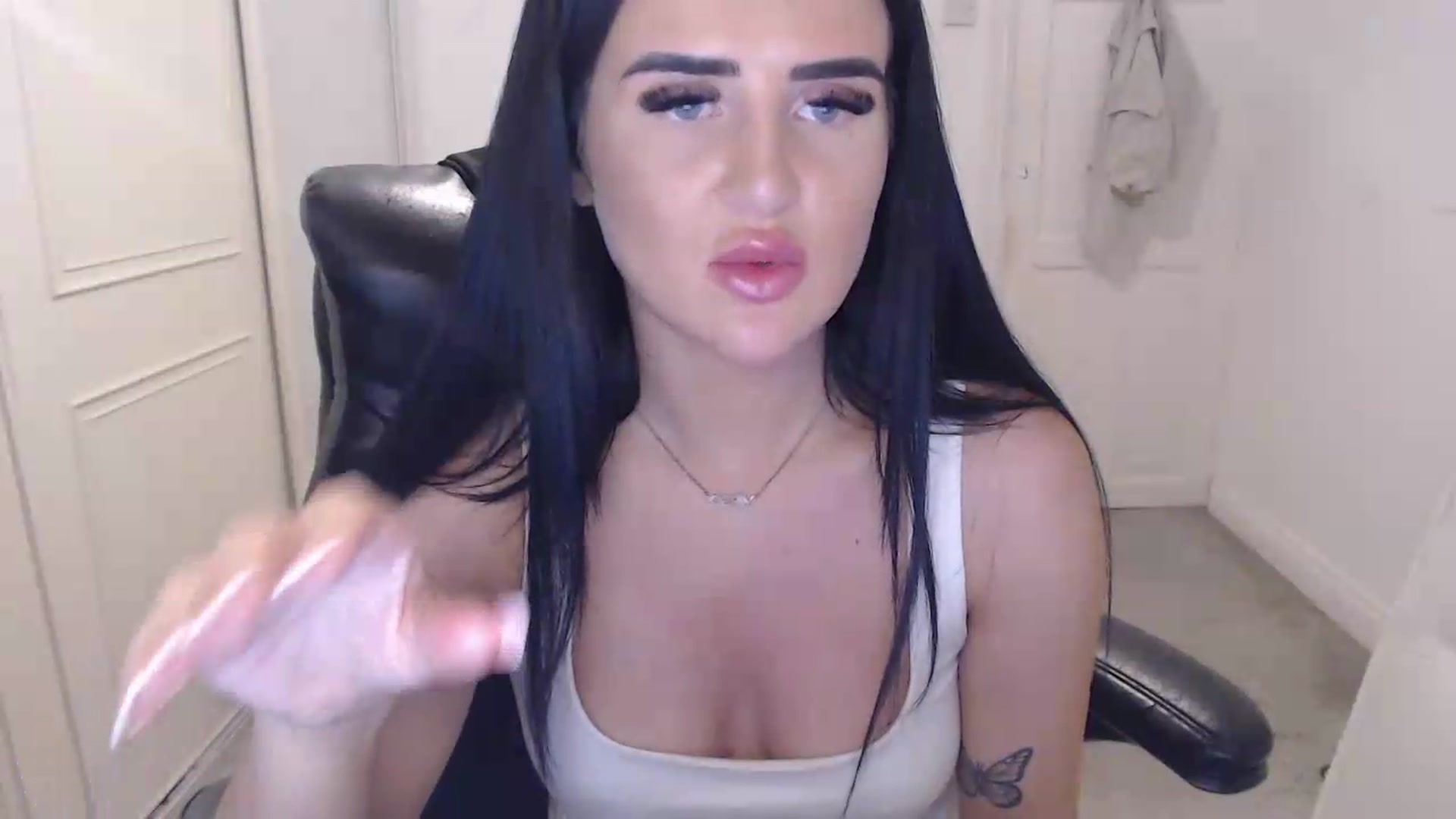 Gallery image thumbnail from Crystal_MFC's myfreecams stream on, 06/24/2026, 20:24 image 20 of 20