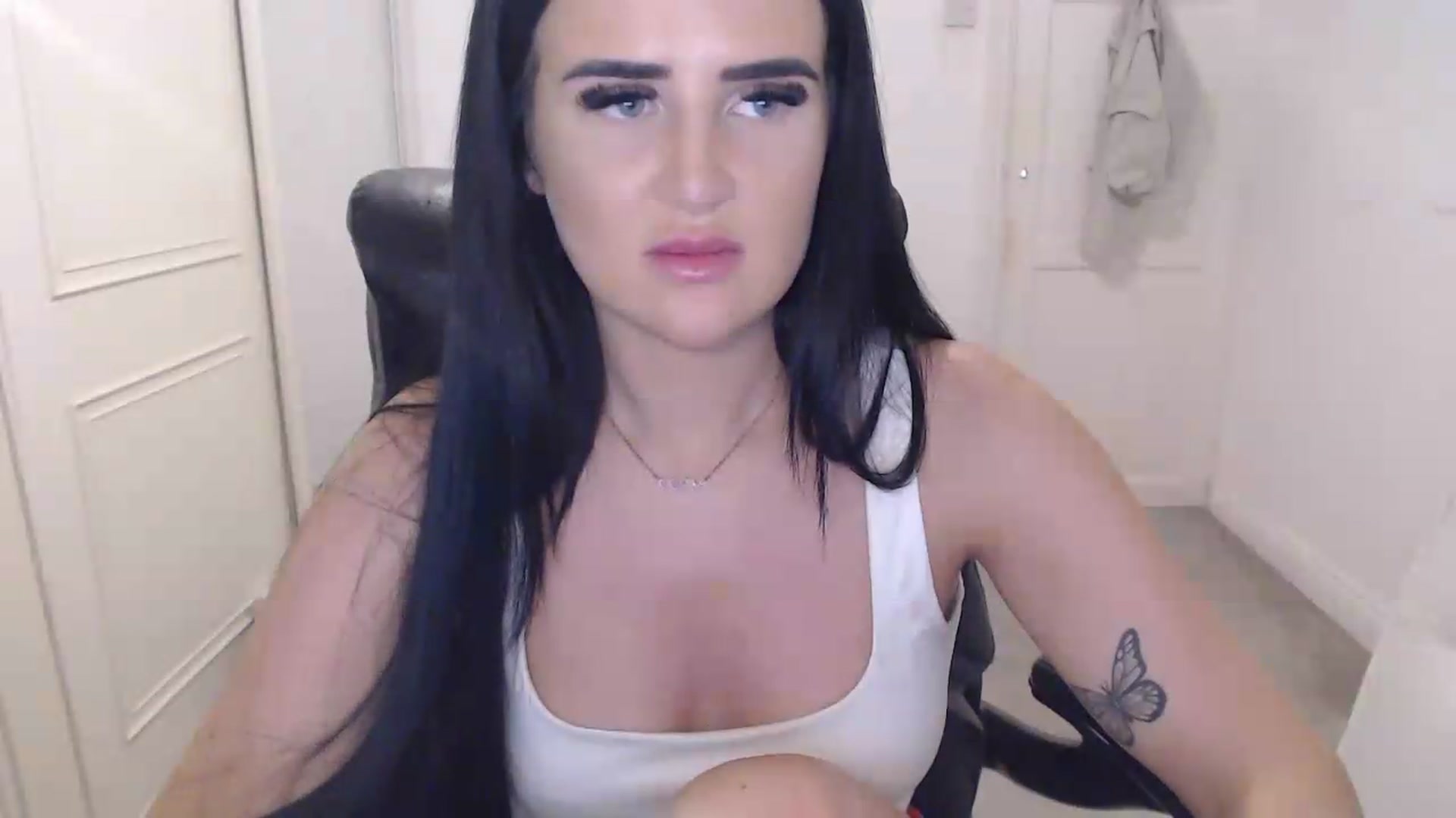 Gallery image thumbnail from Crystal_MFC's myfreecams stream on, 06/24/2026, 20:24 image 11 of 20