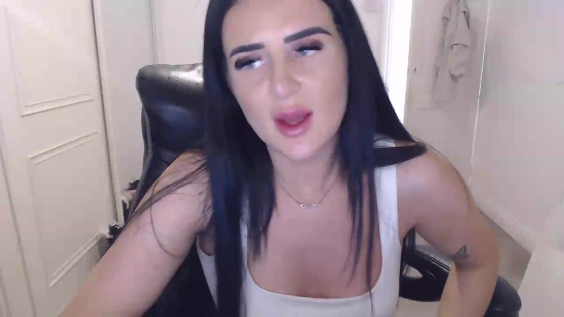 Gallery image thumbnail from Crystal_MFC's myfreecams stream on, 06/24/2026, 20:24 image 2 of 20
