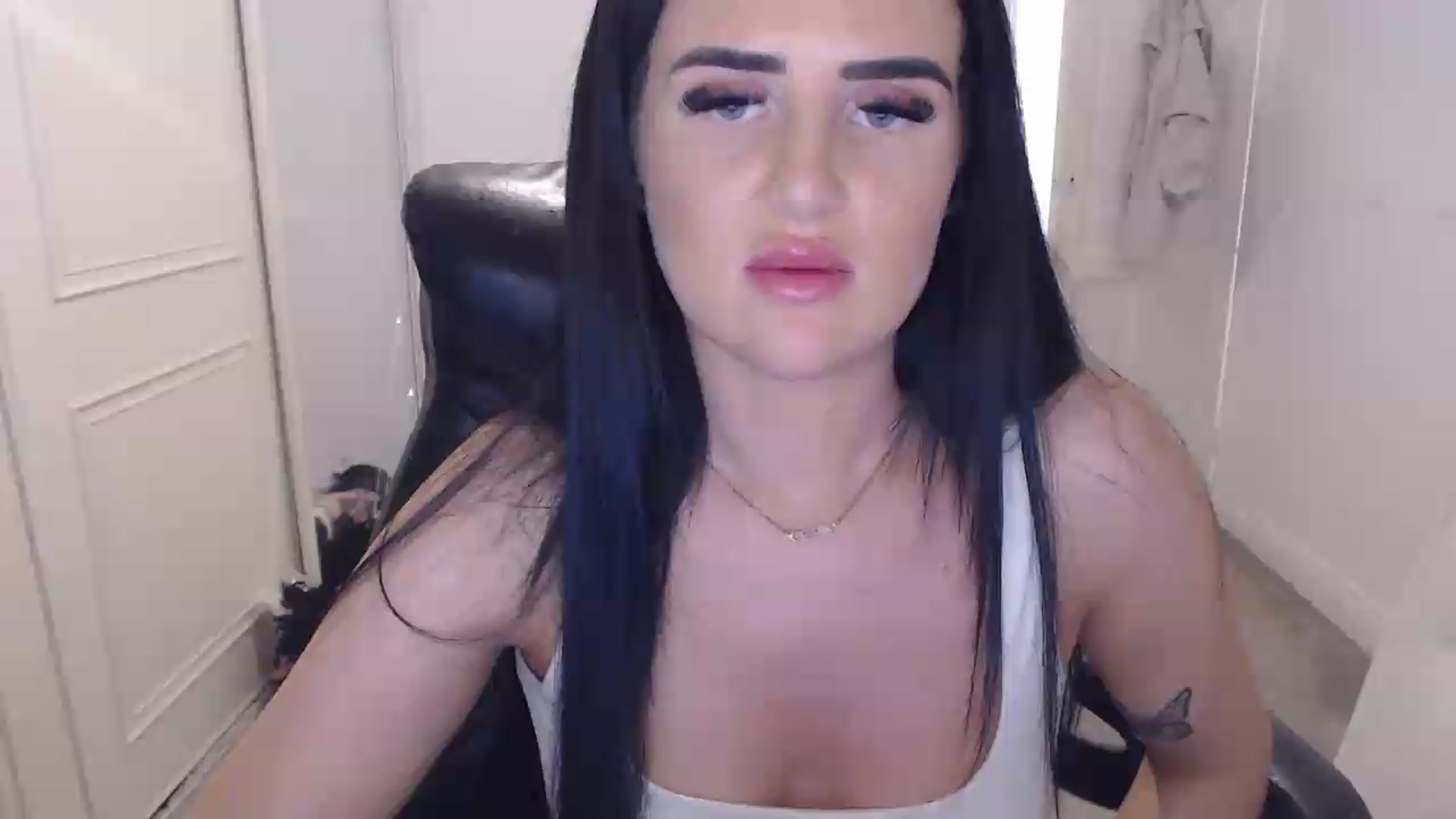 Gallery image thumbnail from Crystal_MFC's myfreecams stream on, 06/24/2026, 20:24 image 1 of 20