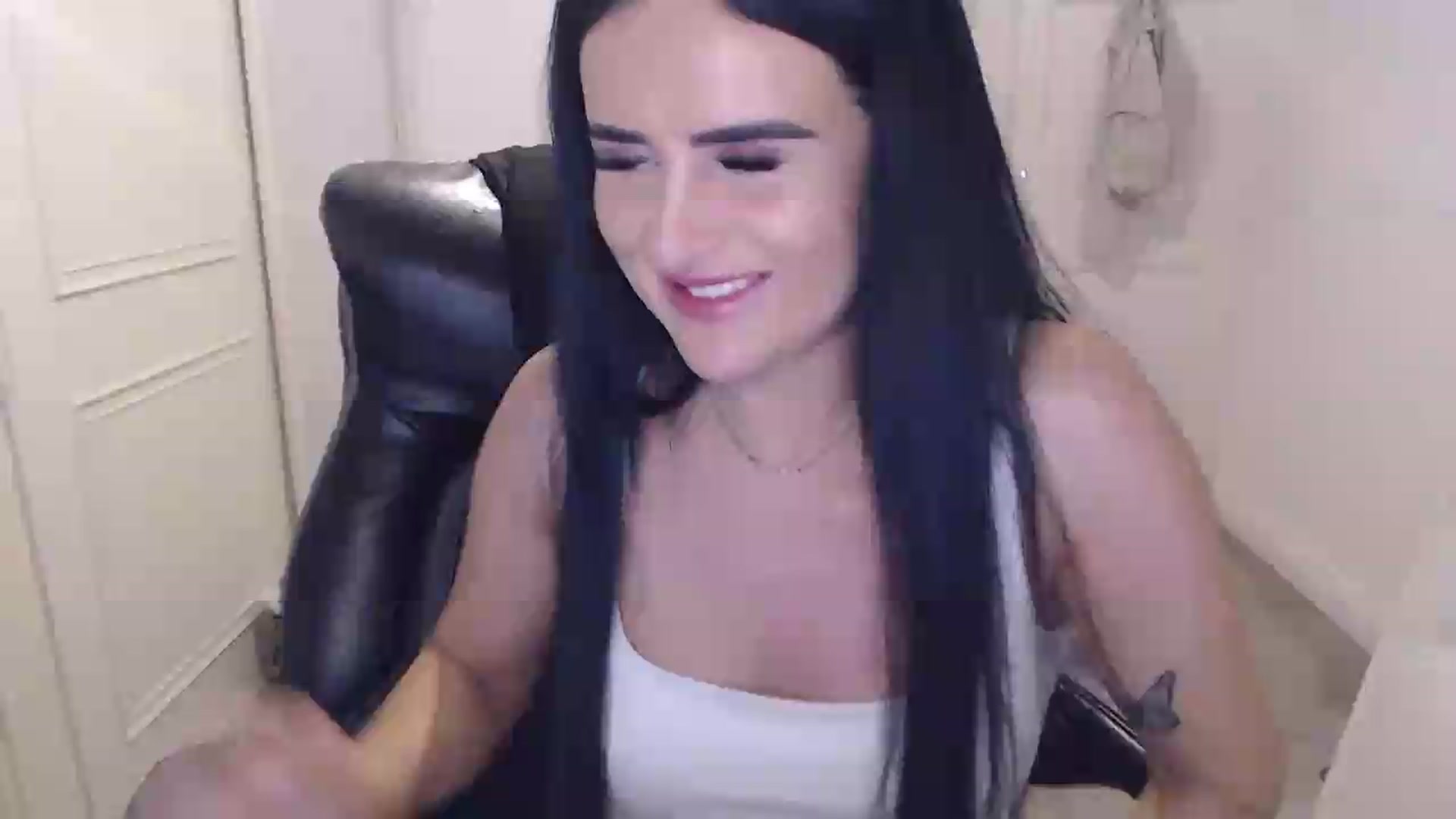 Gallery image thumbnail from Crystal_MFC's myfreecams stream on, 06/24/2026, 20:24 image 10 of 20