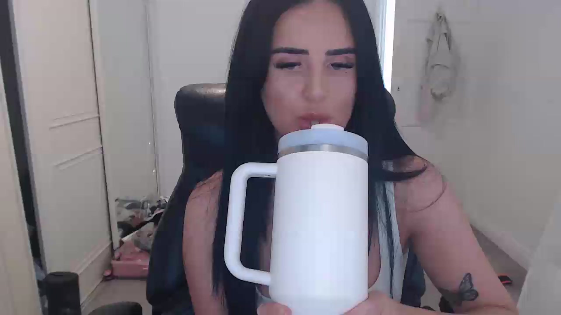 Gallery image thumbnail from Crystal_MFC's myfreecams stream on, 06/29/2026, 13:40 image 2 of 20