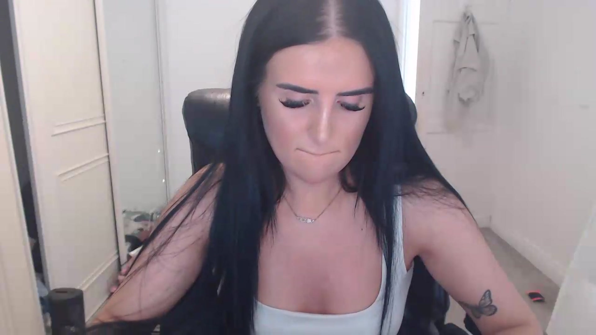 Gallery image thumbnail from Crystal_MFC's myfreecams stream on, 06/29/2026, 13:40 image 19 of 20